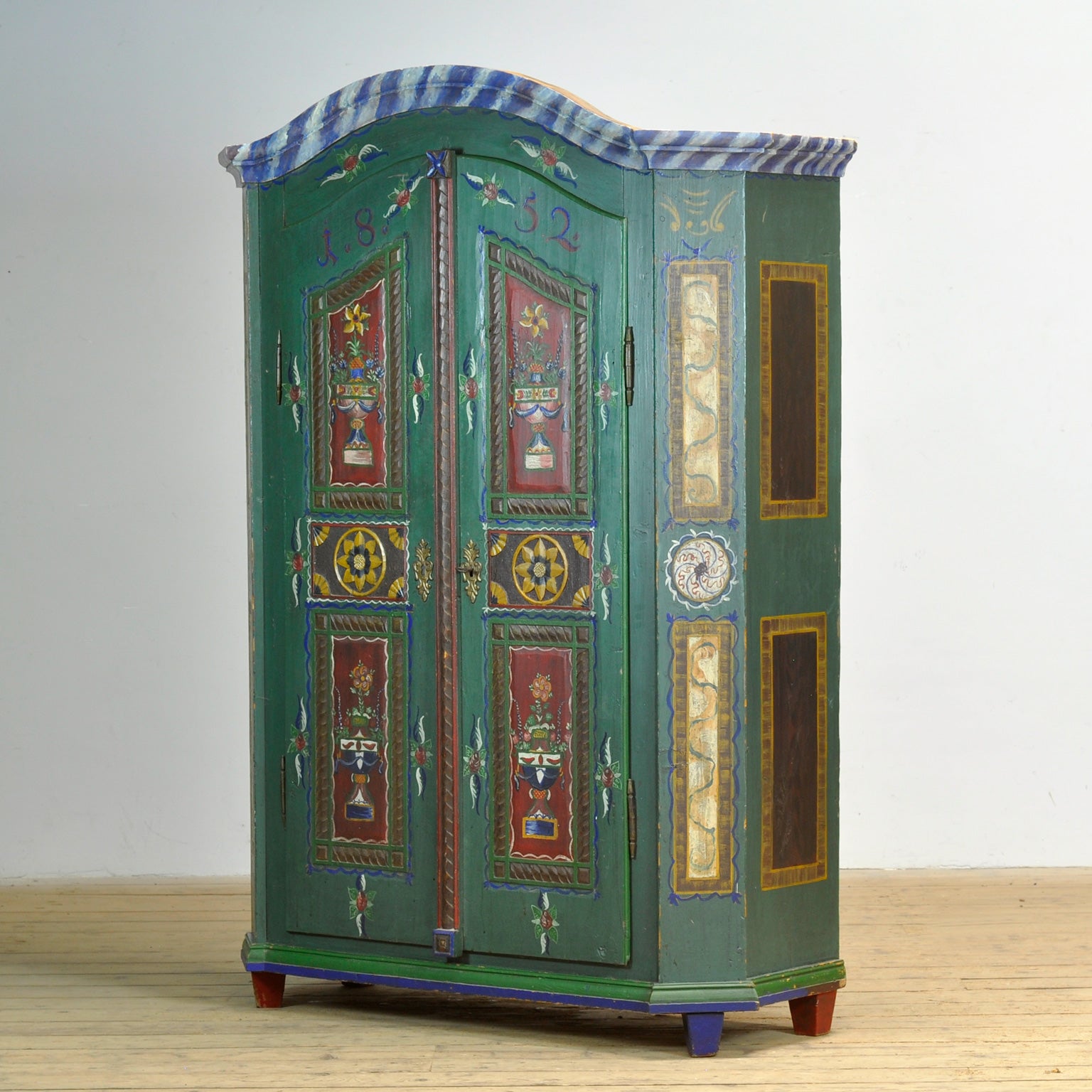 German_bridal_cabinet_from_1852