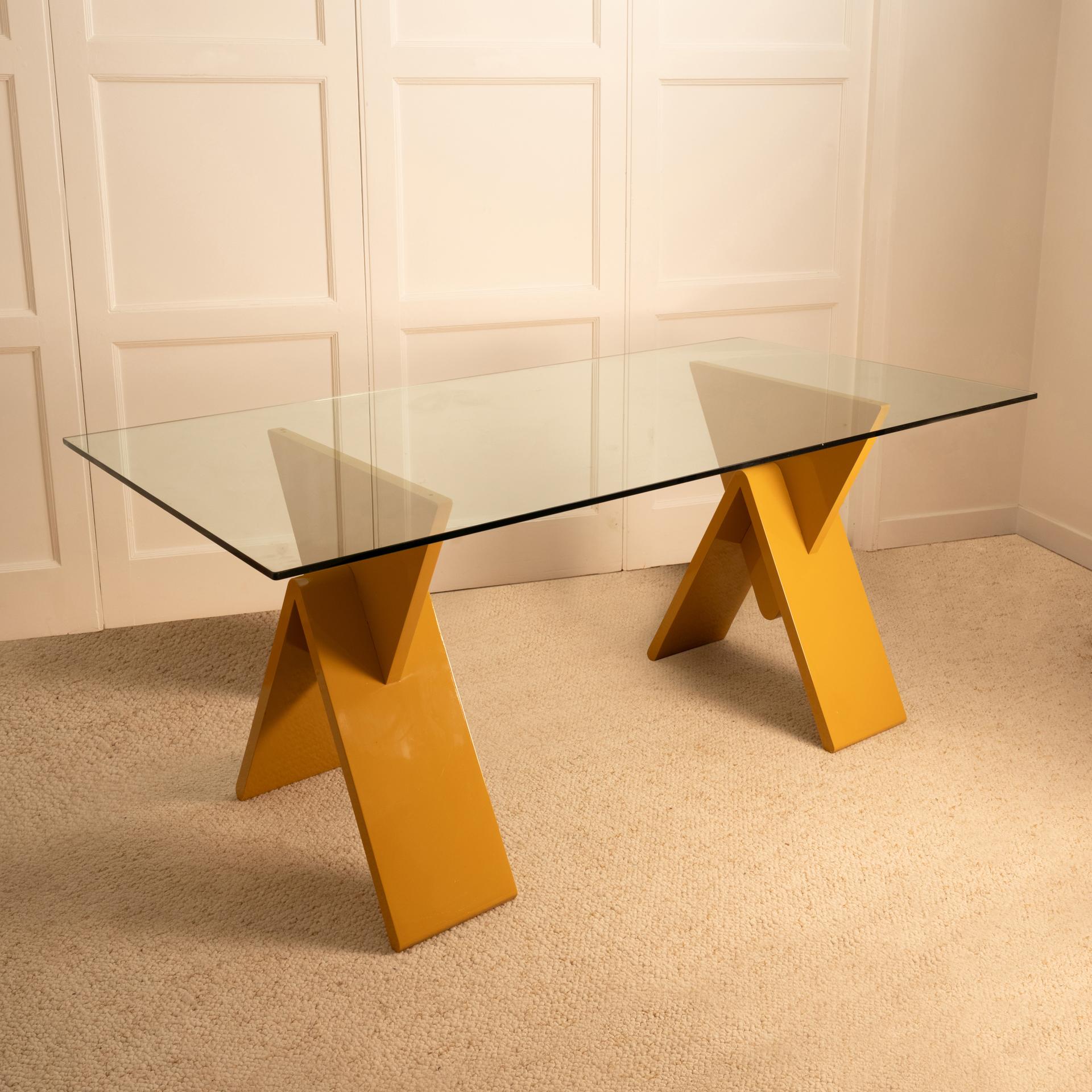lacquer_&_glass_table_-_Italy_1980s