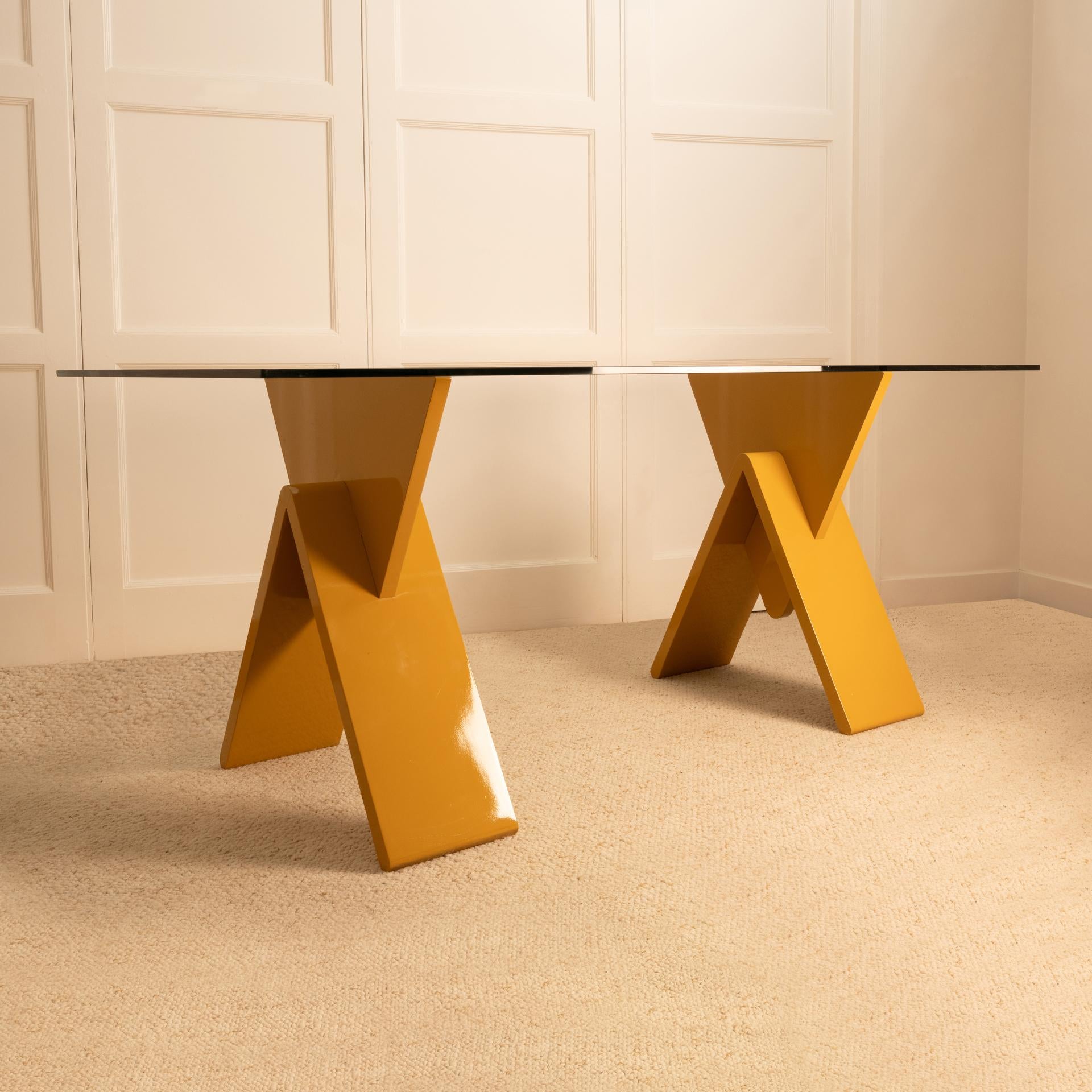 lacquer_&_glass_table_-_Italy_1980s