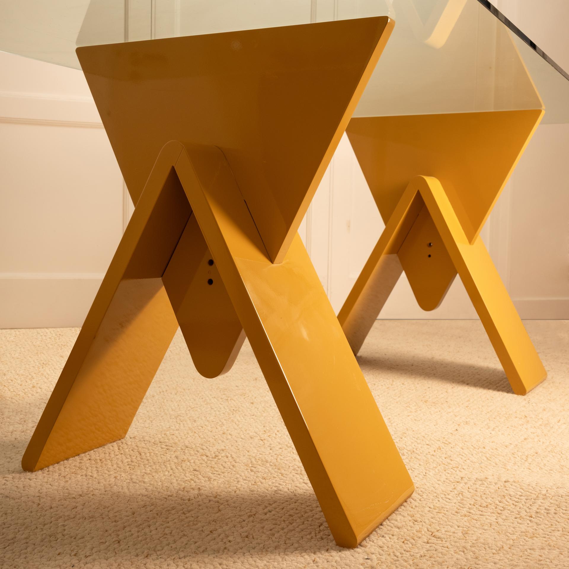 lacquer_&_glass_table_-_Italy_1980s