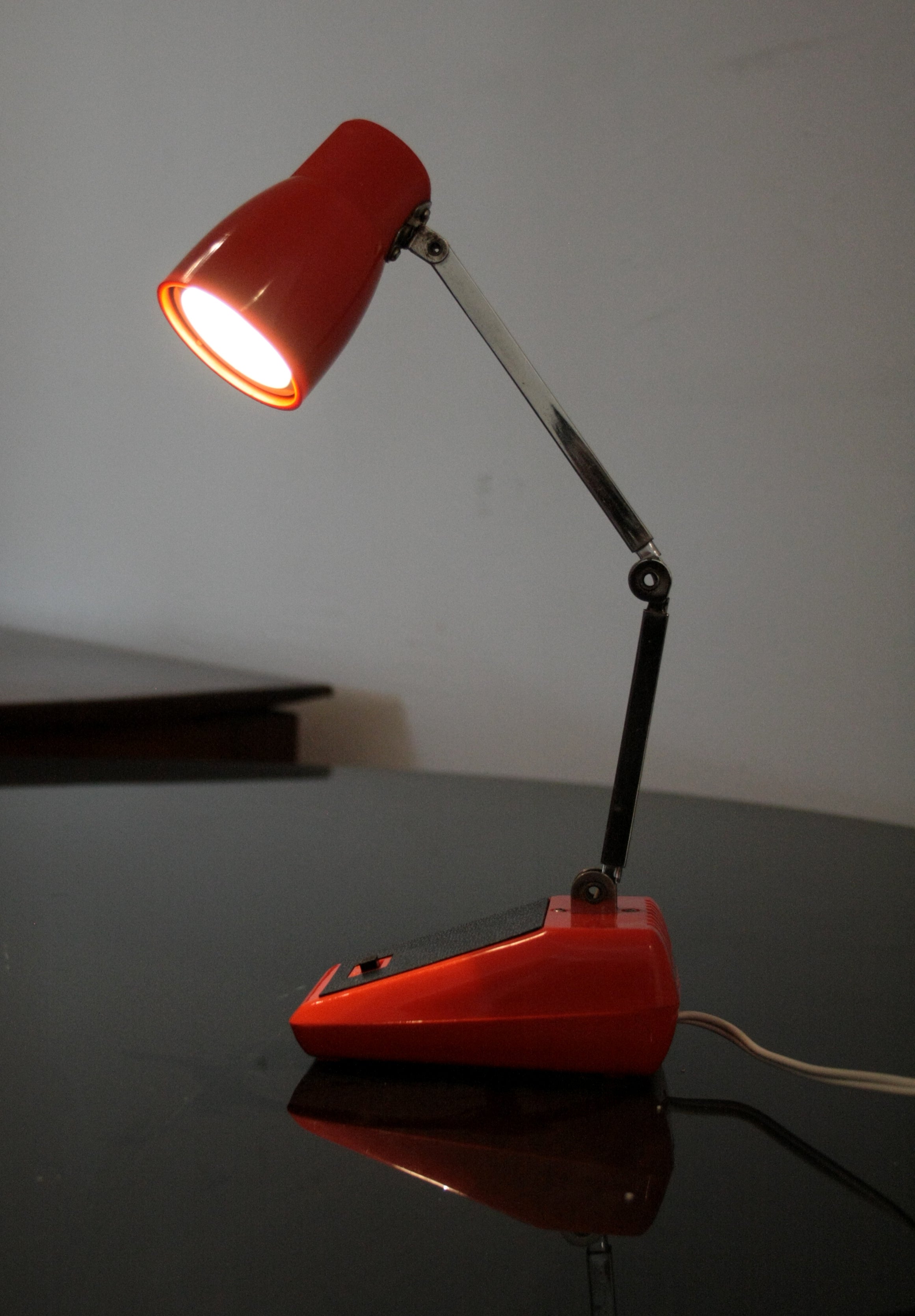 MG_Table_Lamp_made_in_Hong_Kong,_1970