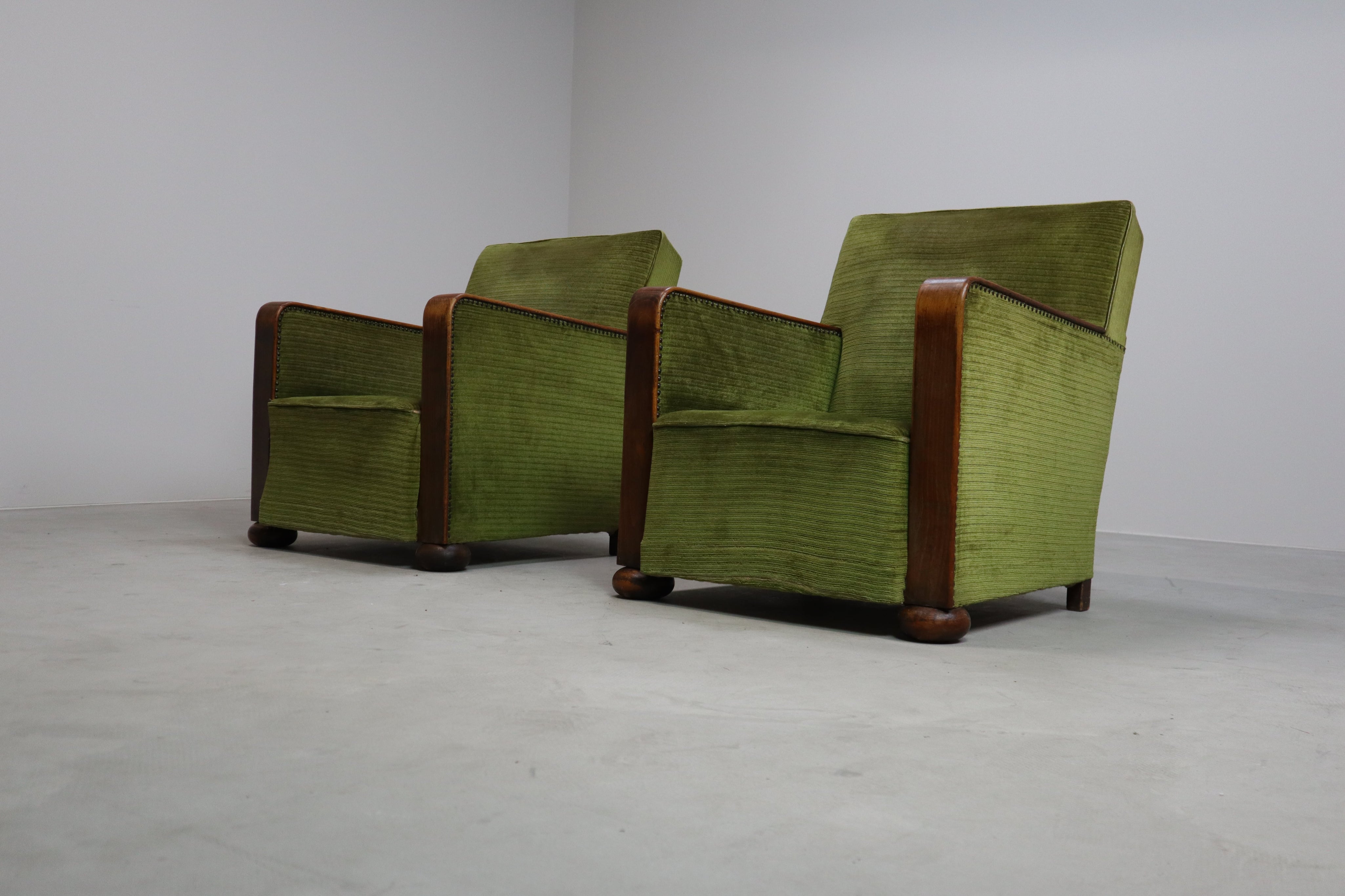 Set_of_2_Art_Deco_club_chairs,_circa_1930