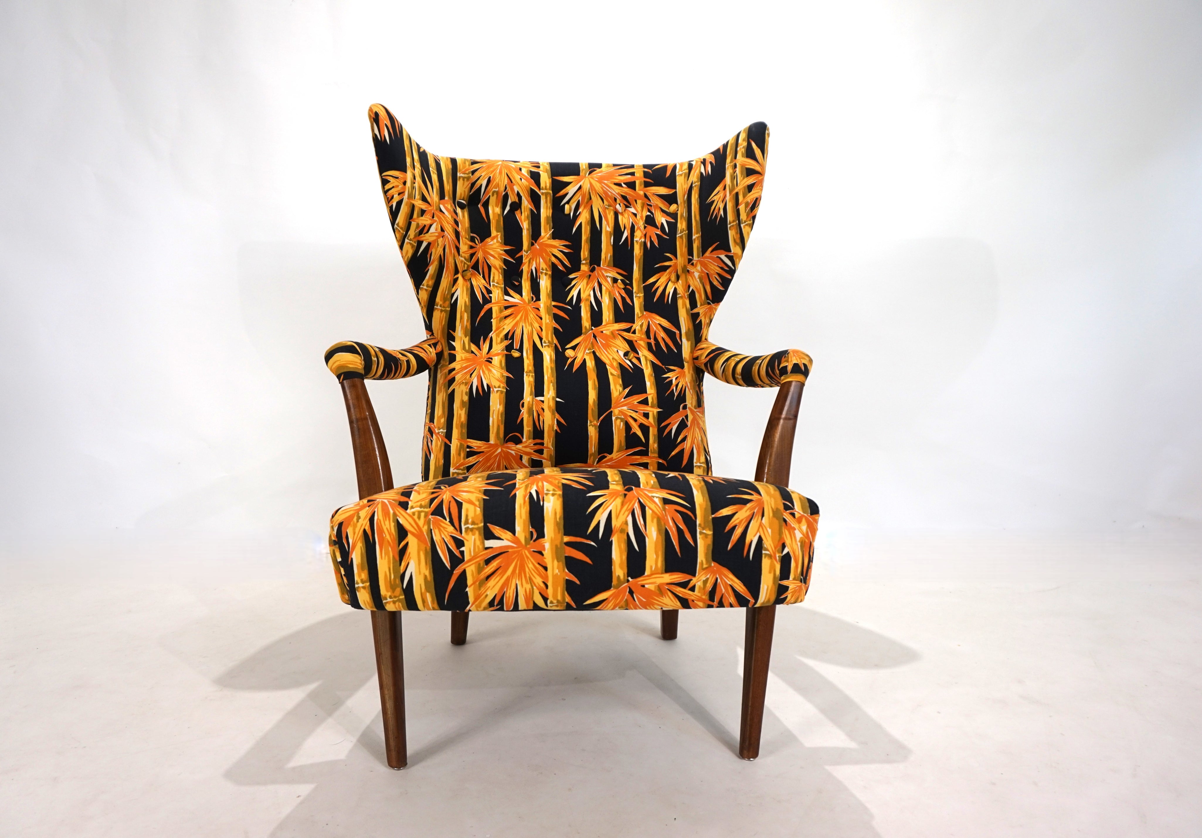 Scandinavian_lounge_chair_Wingchair,_1960