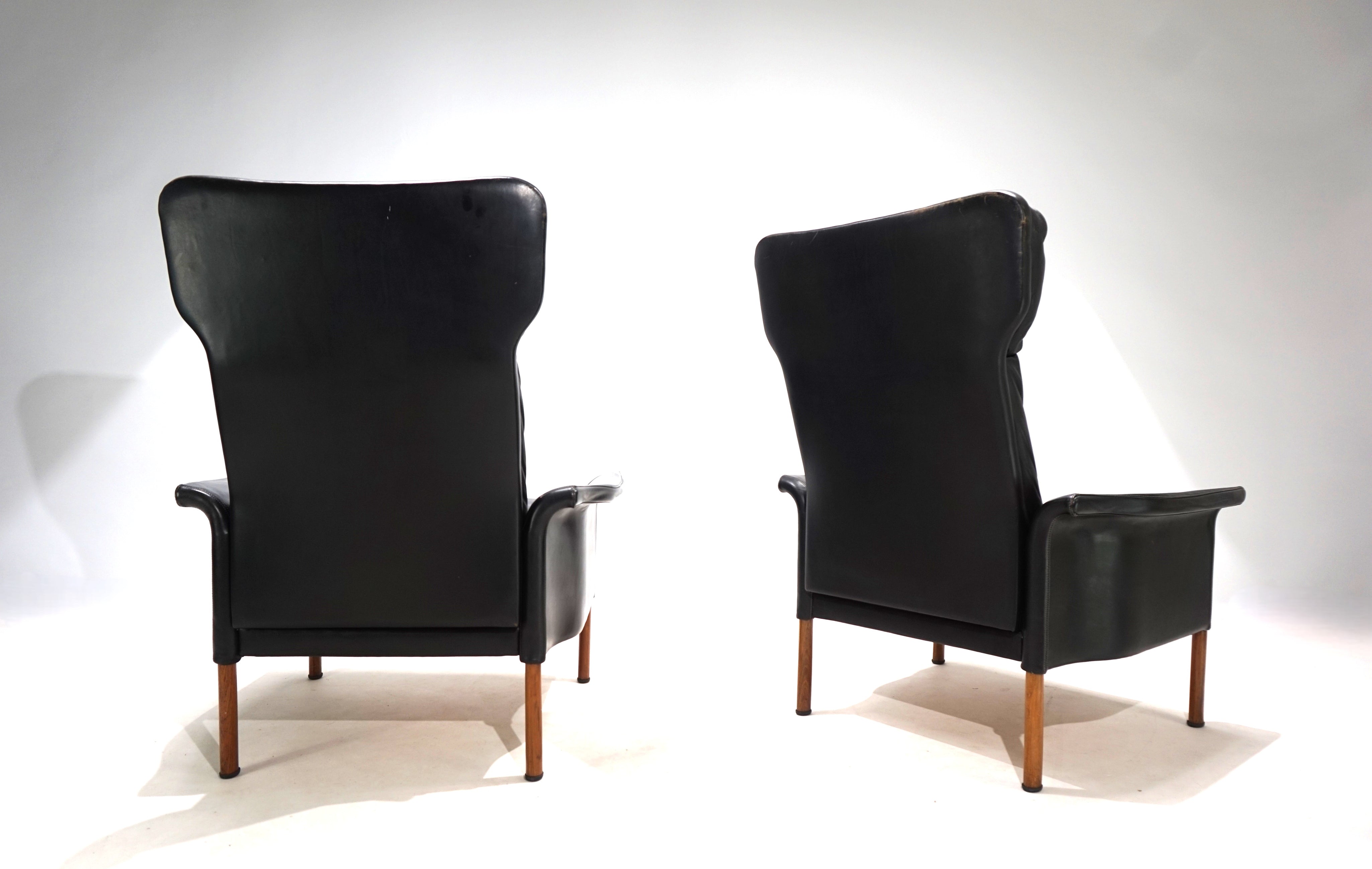 set_of_2_Hans_Olsen_leather_chairs_with_ottoman_1960