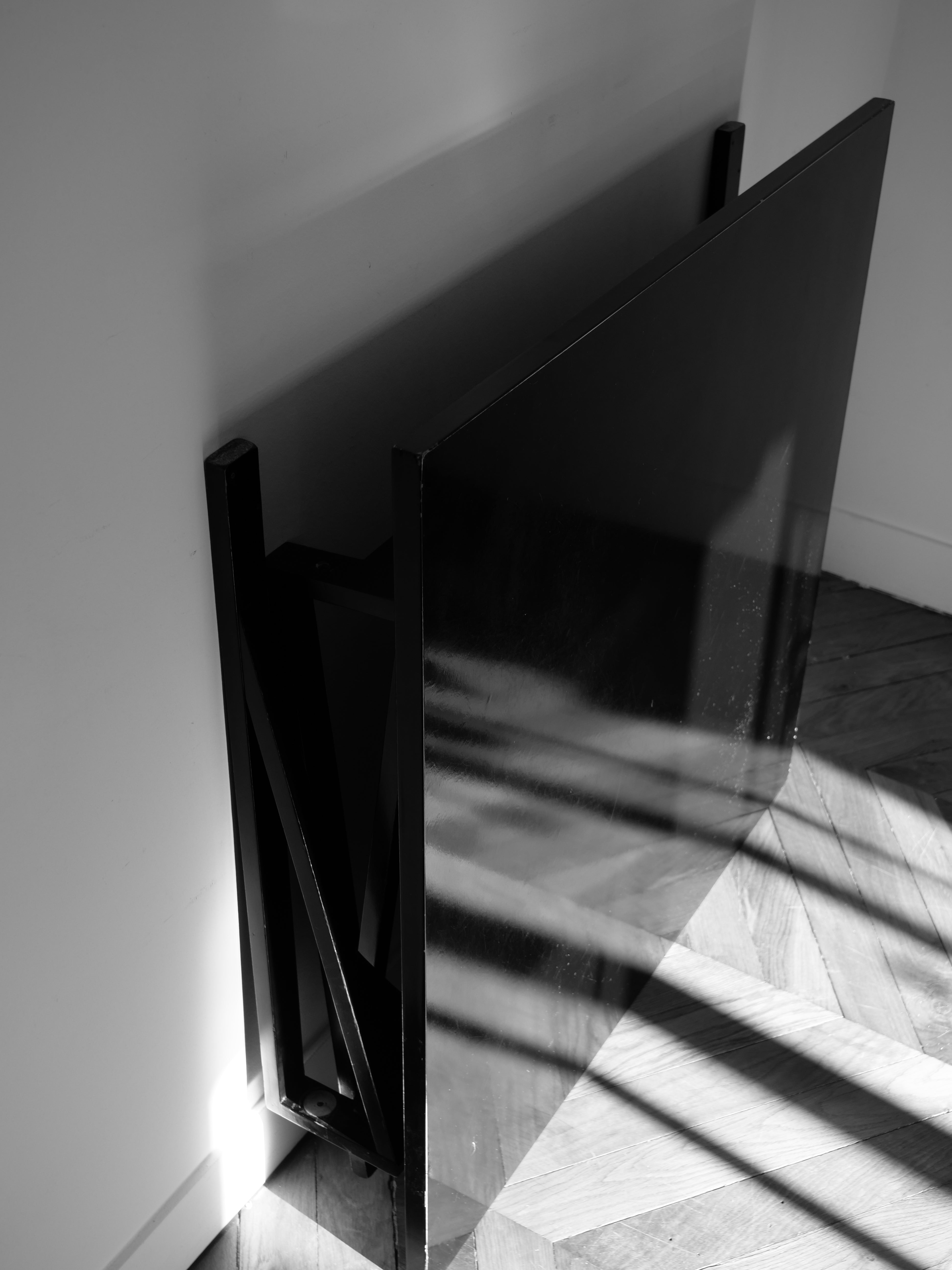 Table_and_4_chairs_set_by_Achille_&_Pier_Giacomo_Castiglioni,_1965.