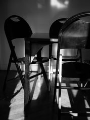 Table_and_4_chairs_set_by_Achille_&_Pier_Giacomo_Castiglioni,_1965.