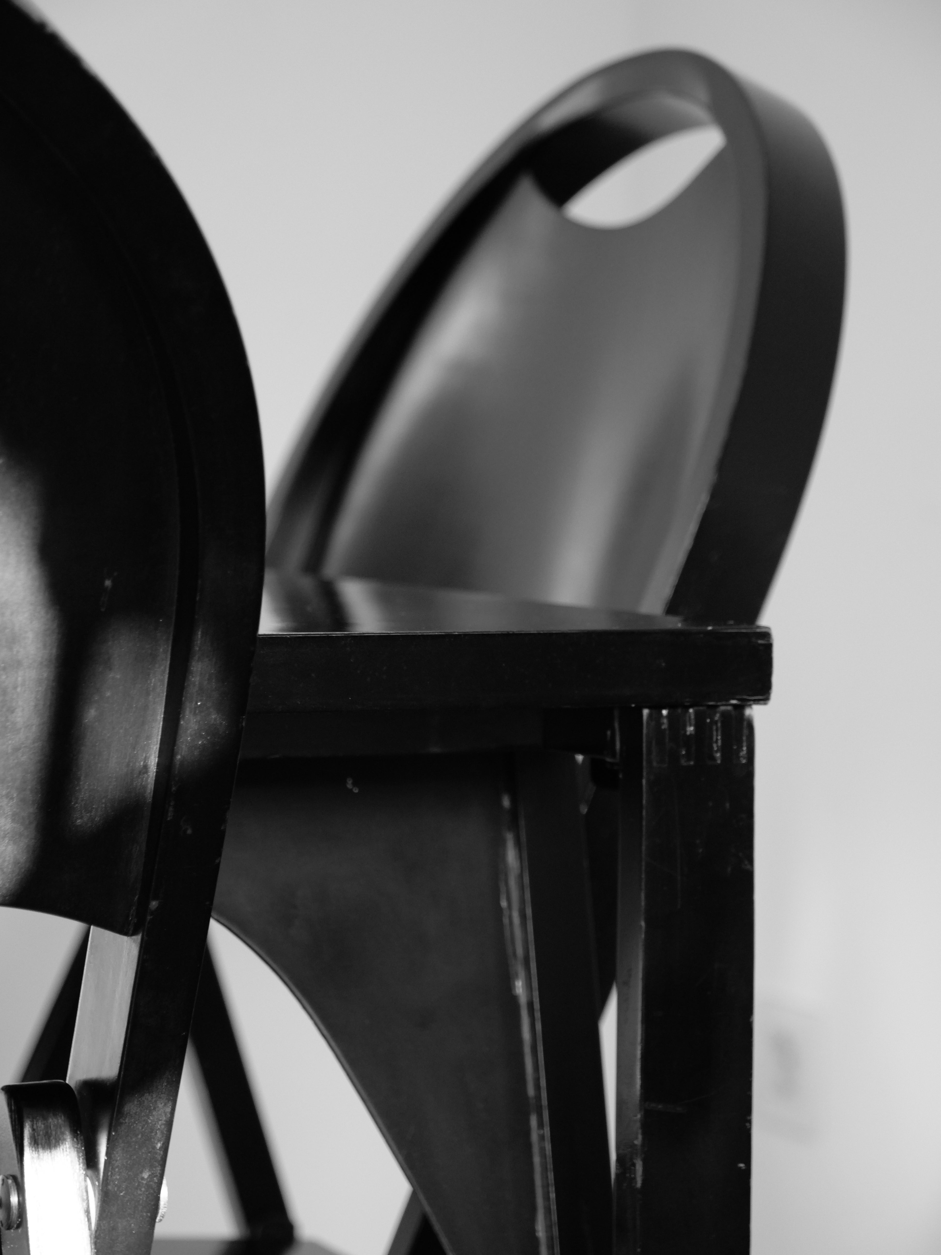Table_and_4_chairs_set_by_Achille_&_Pier_Giacomo_Castiglioni,_1965.