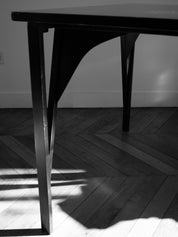 Table_and_4_chairs_set_by_Achille_&_Pier_Giacomo_Castiglioni,_1965.