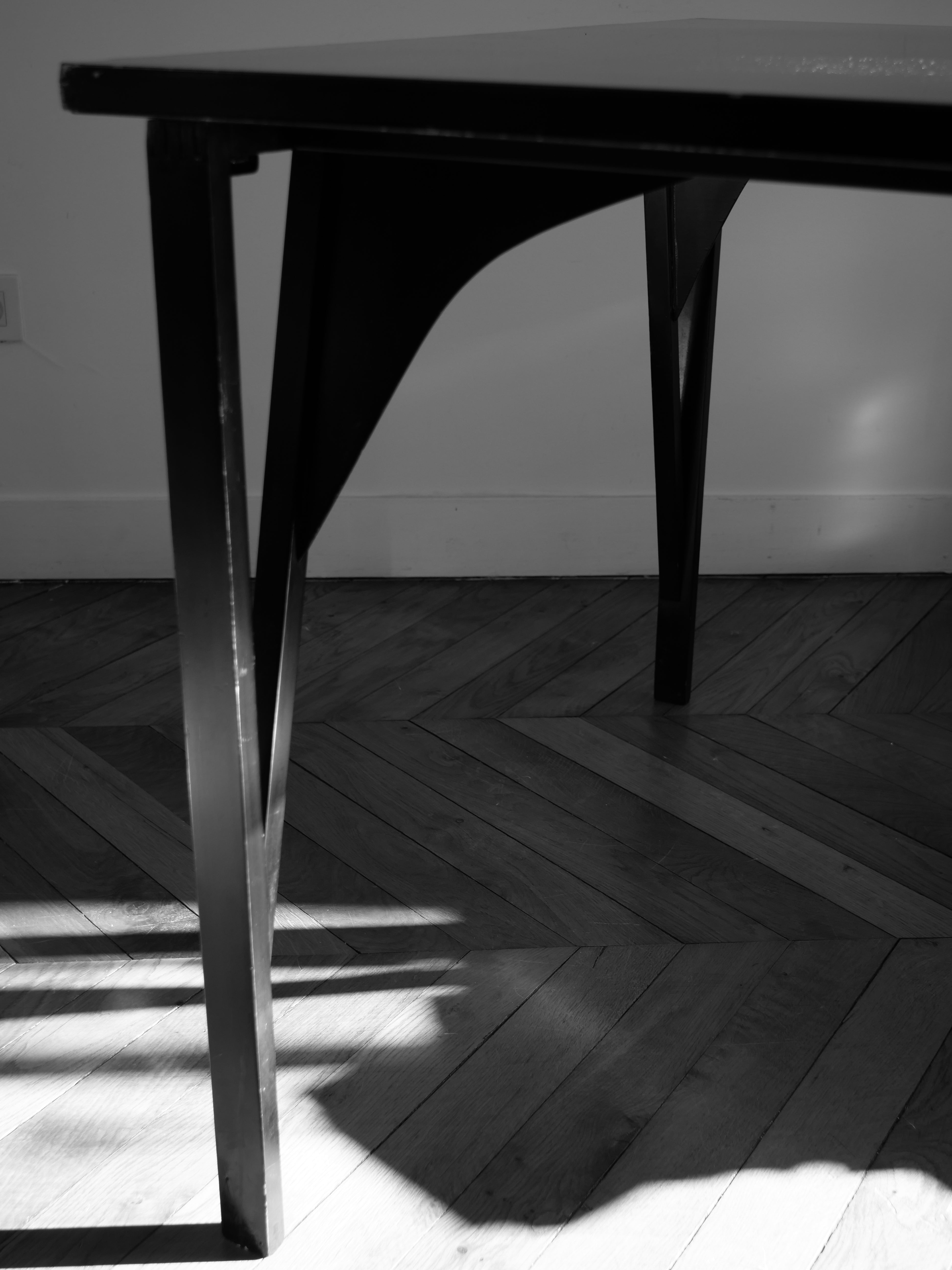 Table_and_4_chairs_set_by_Achille_&_Pier_Giacomo_Castiglioni,_1965.