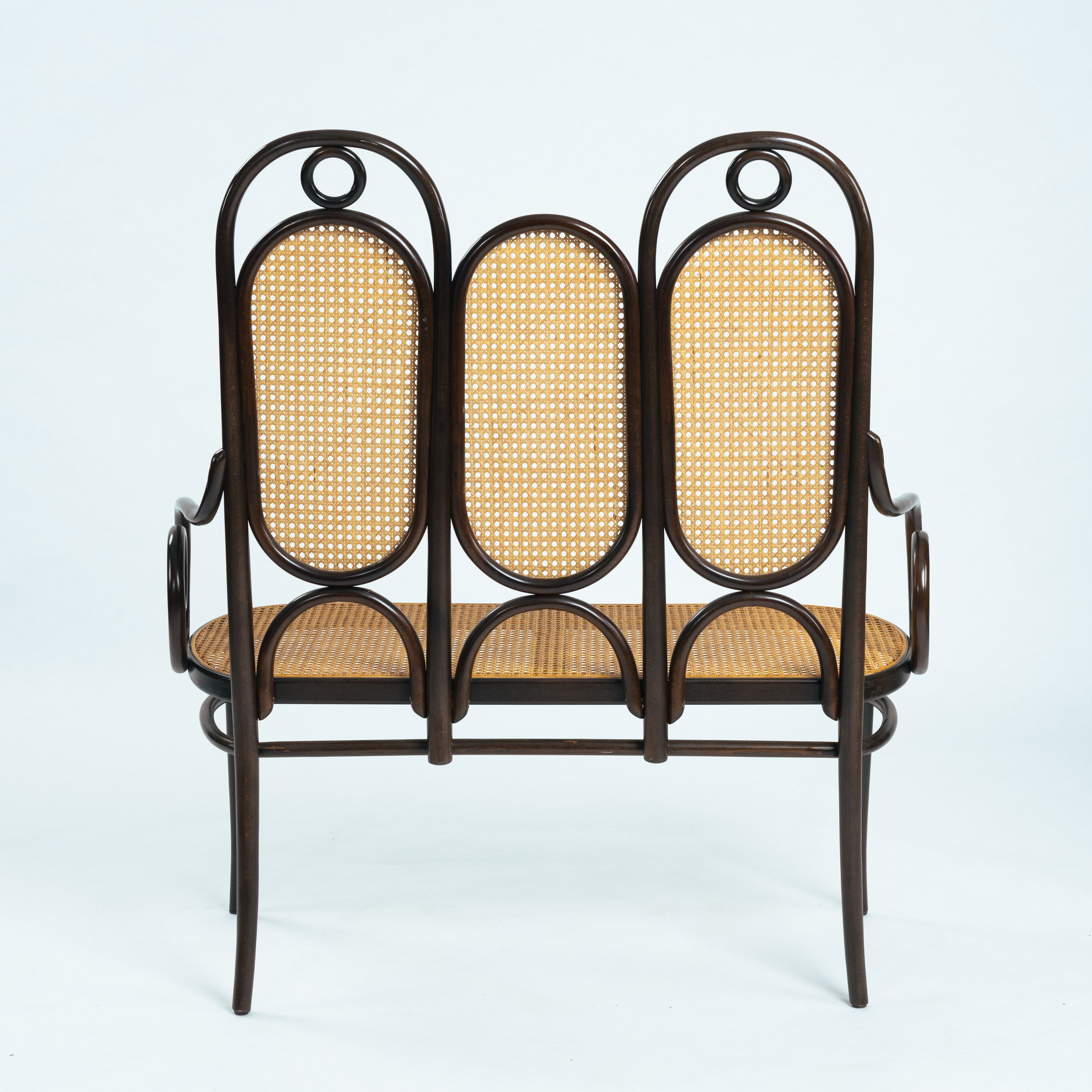 Thonet_bench_vienna_straw_Long_John_sofa,_Austria_1970s