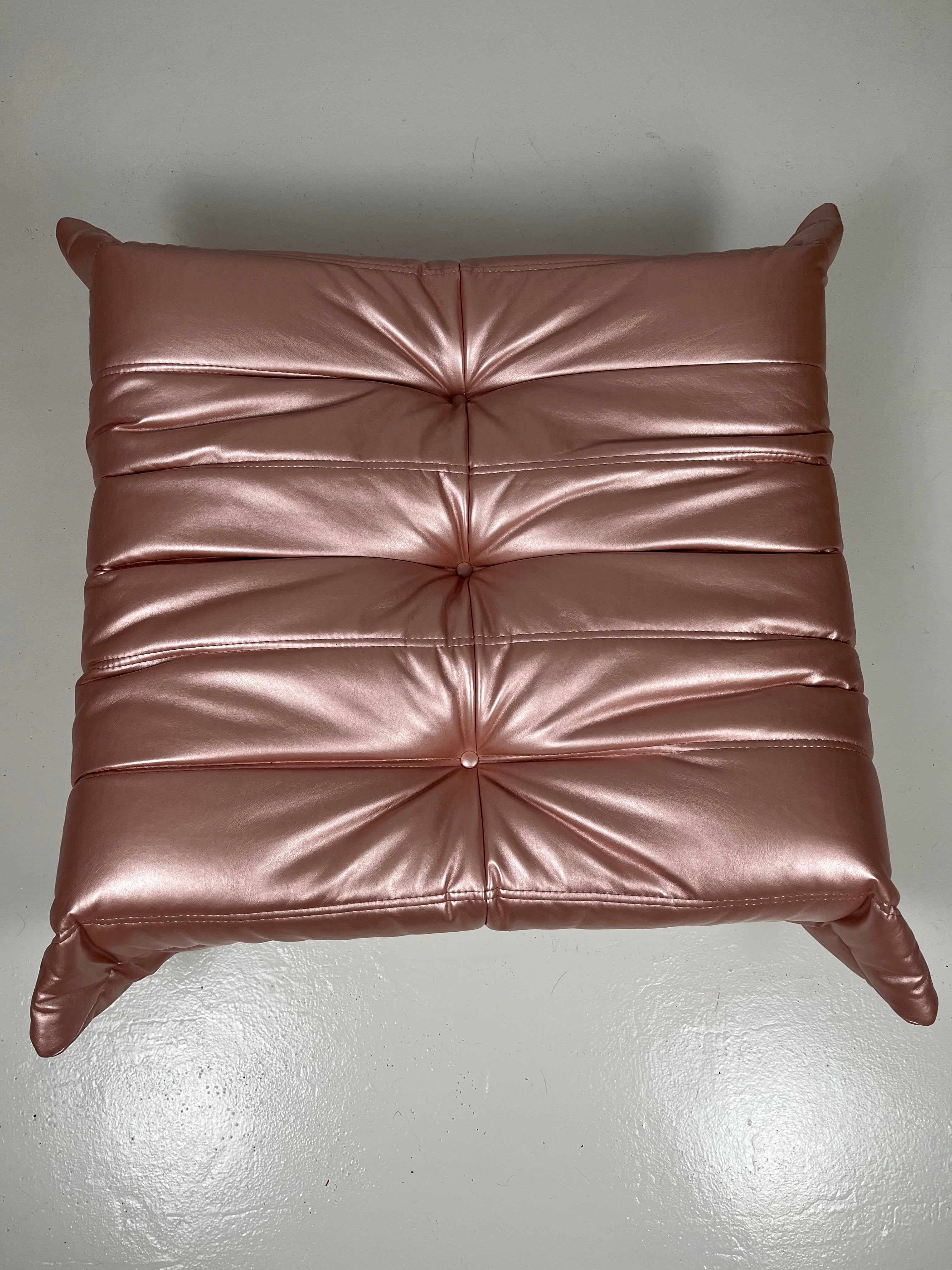 Togo_sofa_by_Michel_Ducaroy
