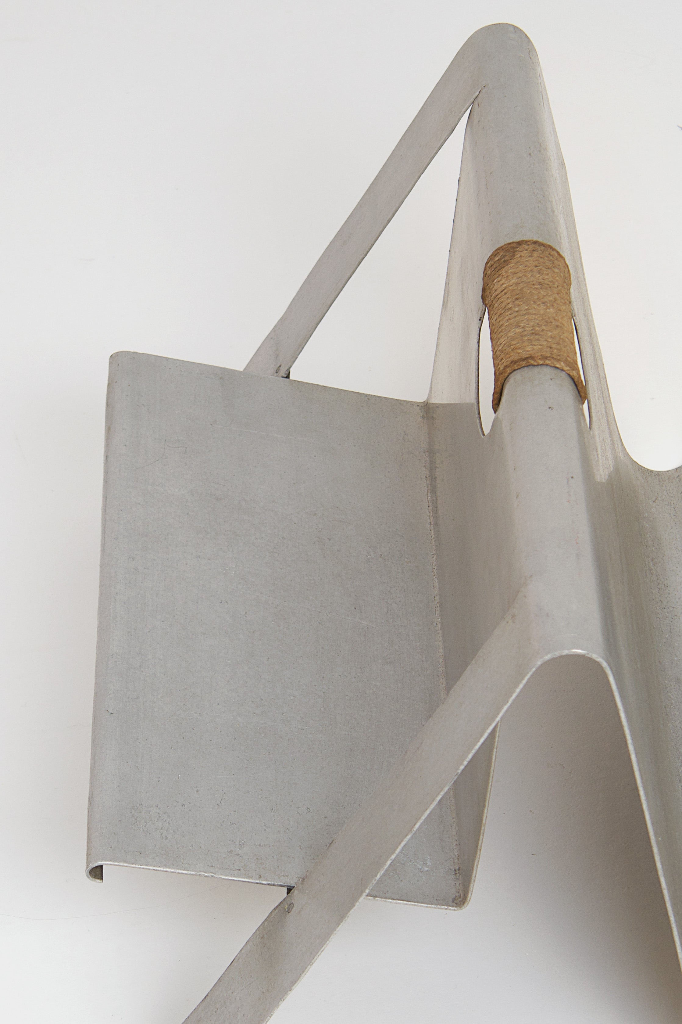 Unique_Magazine_Holder_Lektuurbak_by_Rob_Parry