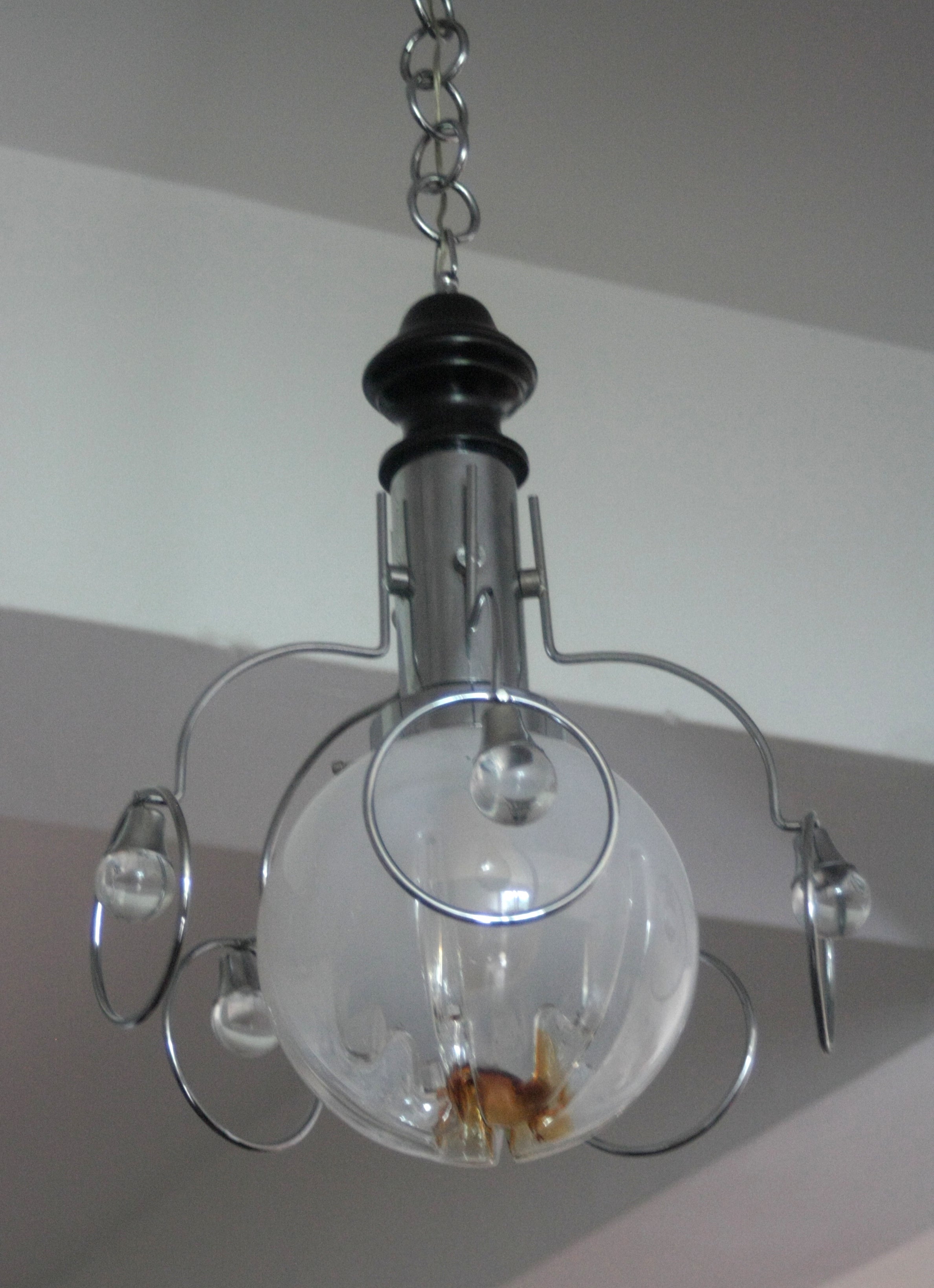 Vintage_chandelier_from_the_1970s,_Italy