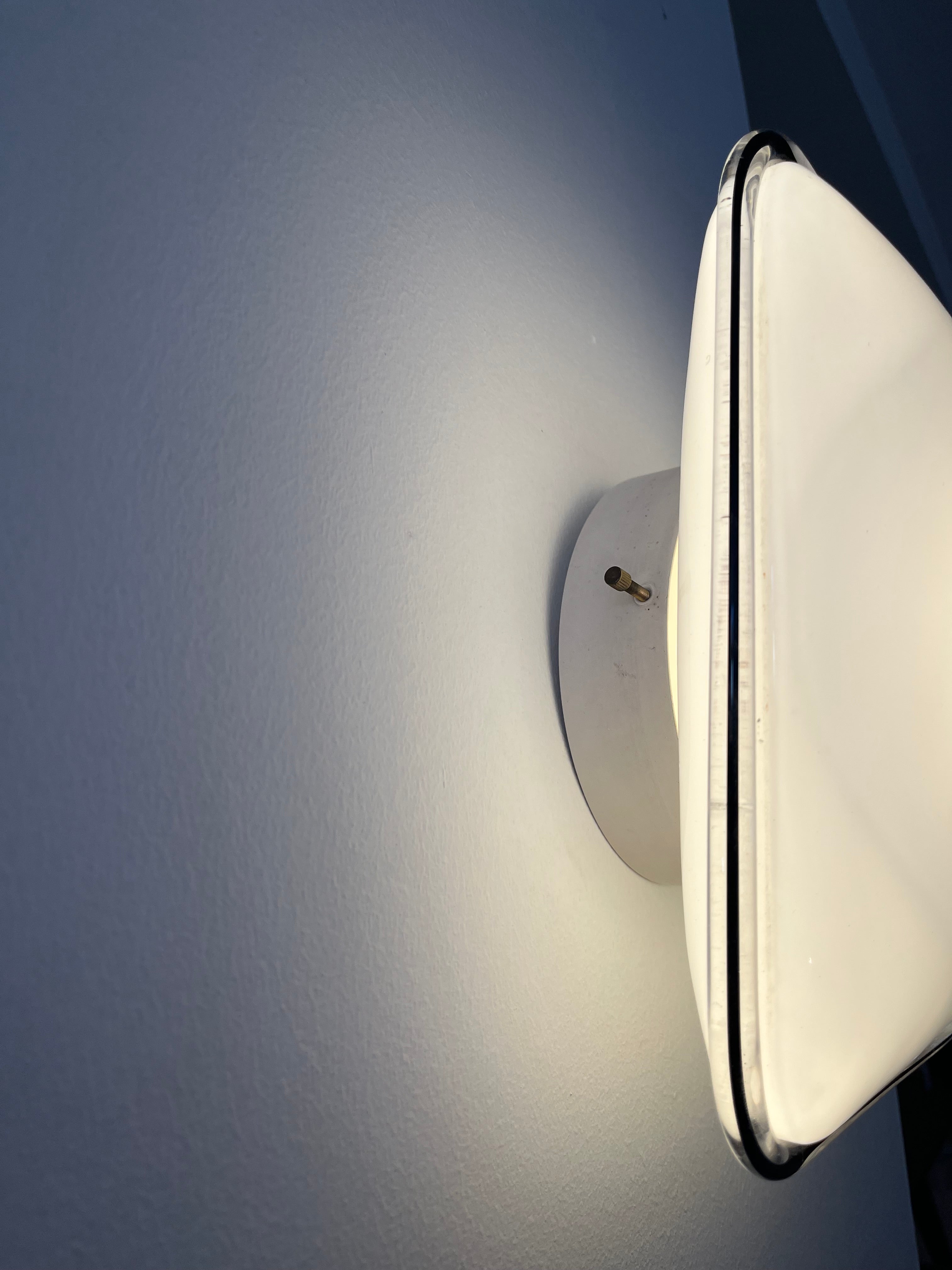 Vintage_Murano_wall_light,_1960s