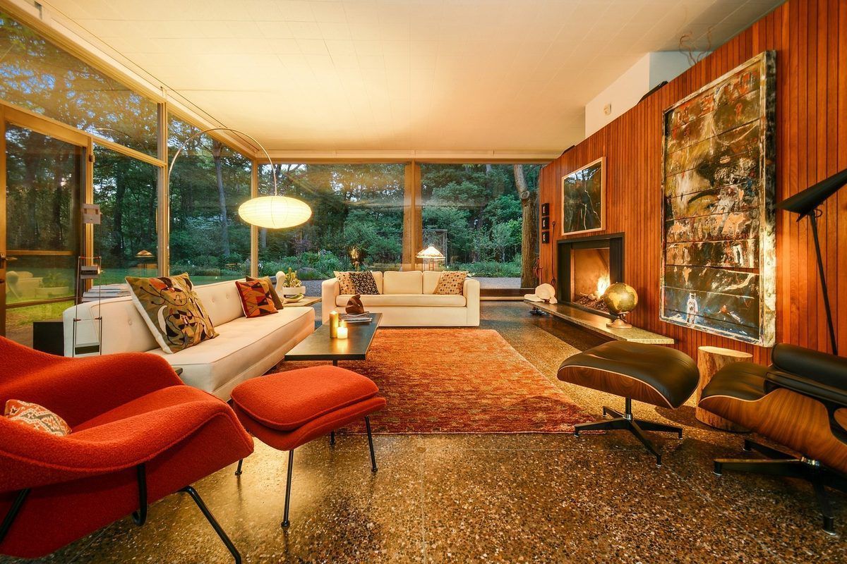 Orange_Living_Room_with_Authentic_Vintage_Furniture