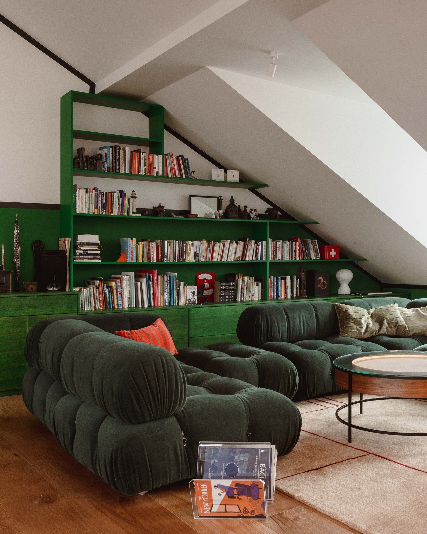 Green_camaleonda_sofas_in_vintage_living_room