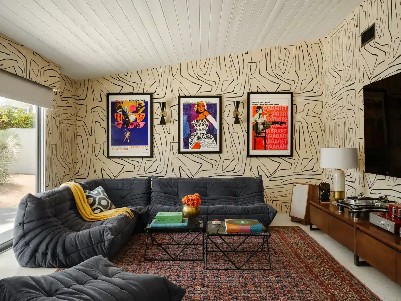 5 Must-Have Rare Pieces for an Authentic Vintage Living Room