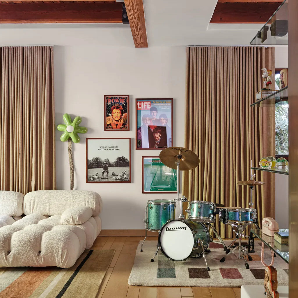 Emma_Chamberlain_house_with_White_camaleonda_sofa