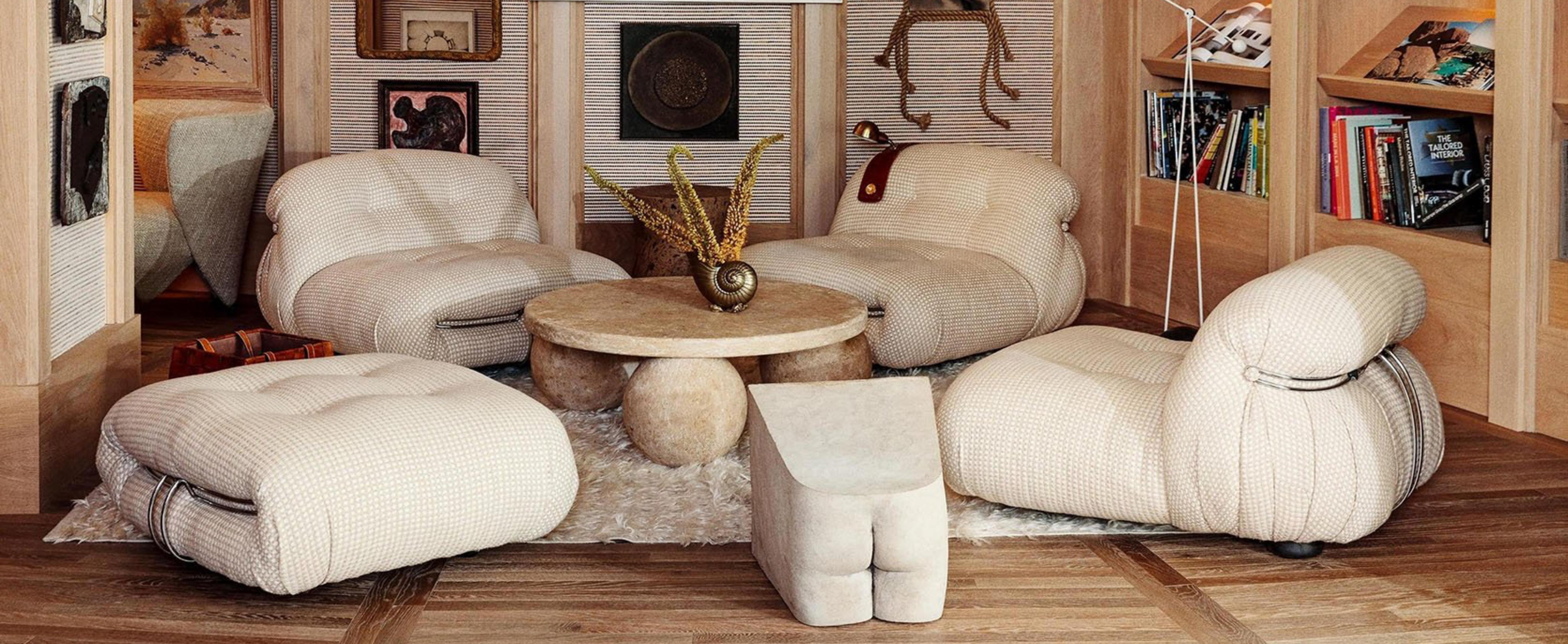Chairs_and_Coffee_Table_in_Mid-Century_Modern_Design 
