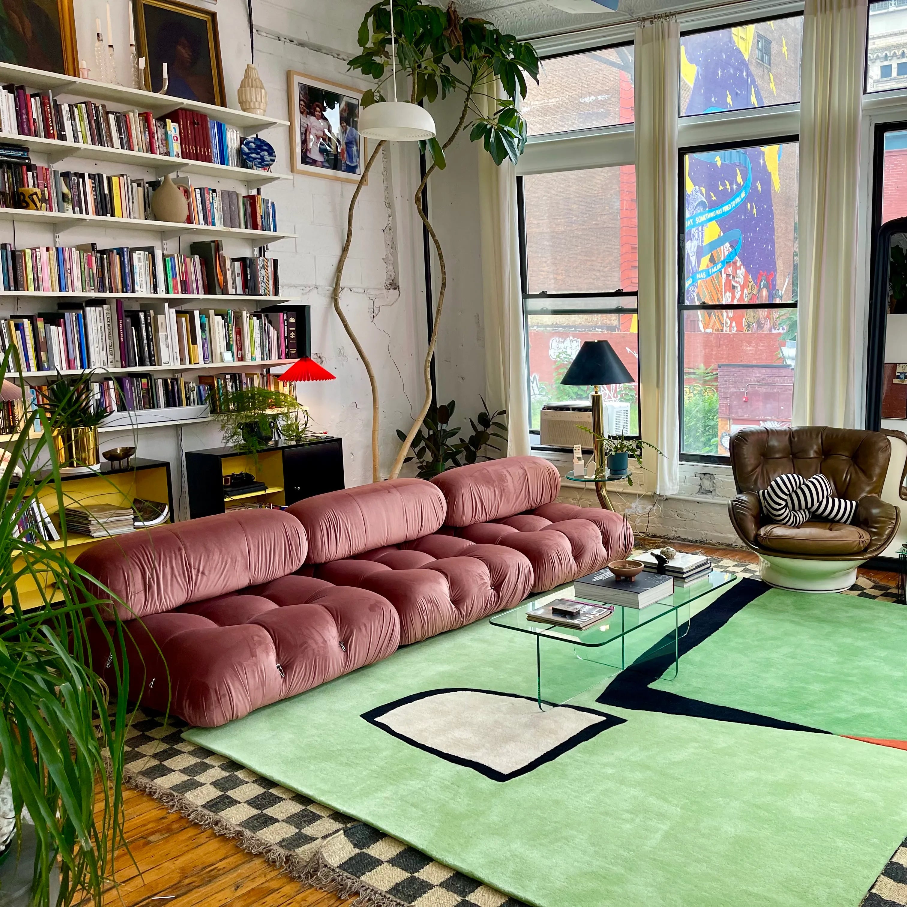 20th_Century_Living_Room_in_Pink_and_Green