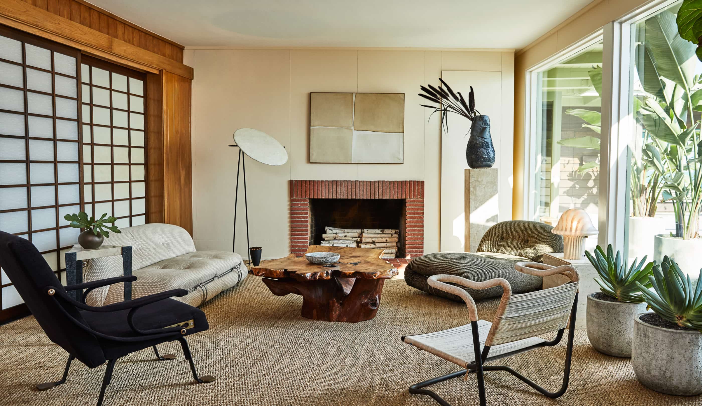 Mixed Vintage and Contemporary Furniture in the Living Room