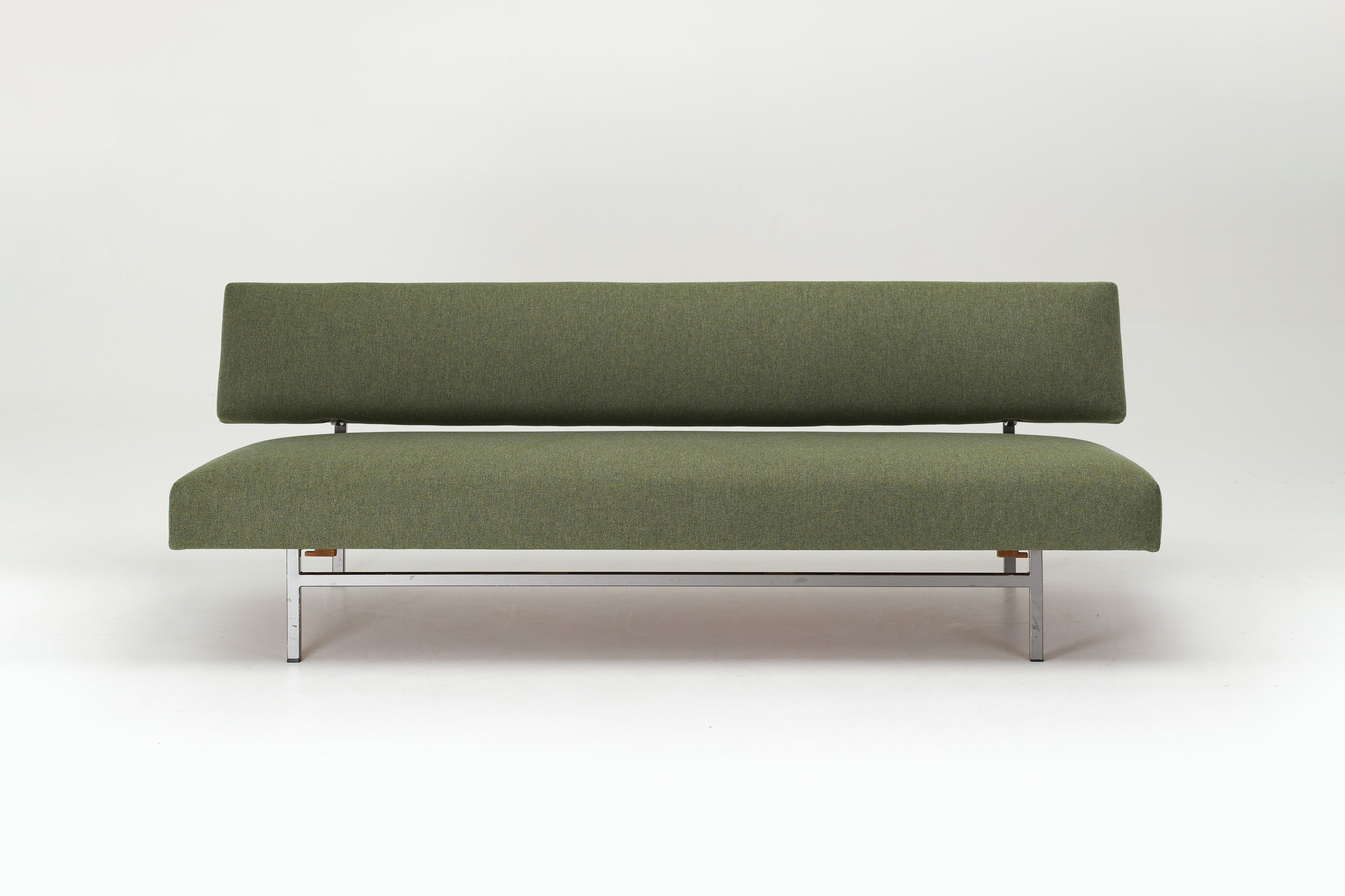 Convertible_Daybed_by_TopForm_in_Green_Camira_Main_Line_Flax,_Netherlands,_1950s