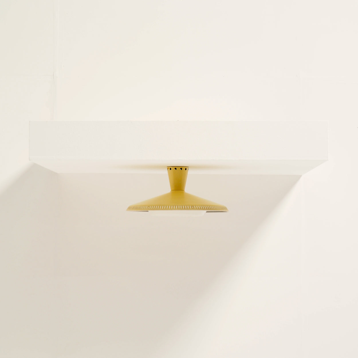 Philips_NB_93_Flush_Mount_Ceiling_Lamp,_Dutch_Mid_Century_Design