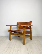 Spanish_Chair_Model_2226_by_Børge_Mogensen_for_Fredericia,_Oak_and_Saddle_Leather,_Denmark,_1960s