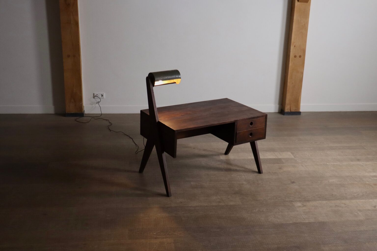 1950s_Pierre_Jeanneret_PJ-030201_Teak_Desk_with_Integrated_Lamp,_Chandigarh,_India
