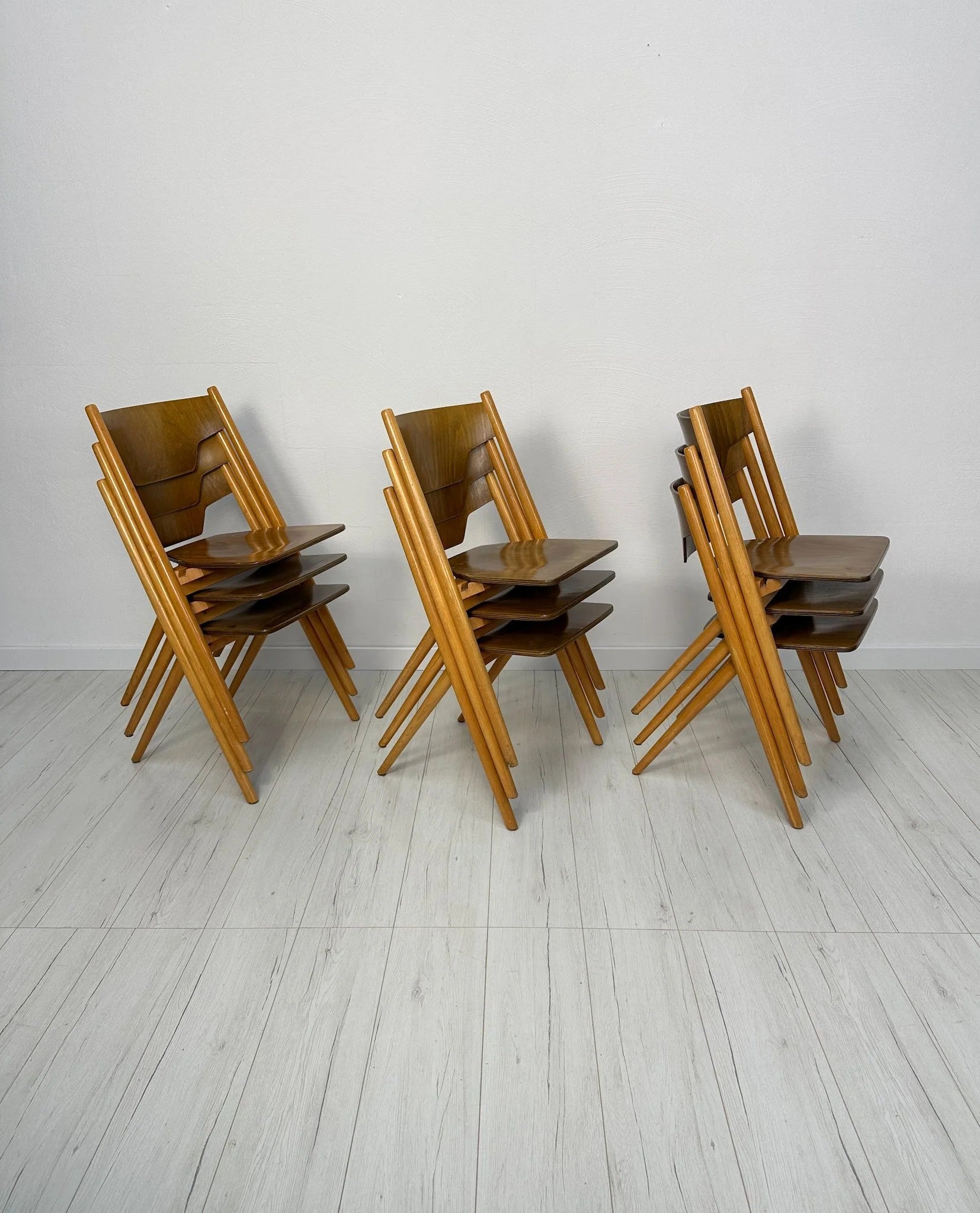 Vintage_Stackable_Plywood_Chairs_by_Hiller,_Bauhaus-Inspired_Mid-Century_Modern_Design,_1950s–1960s