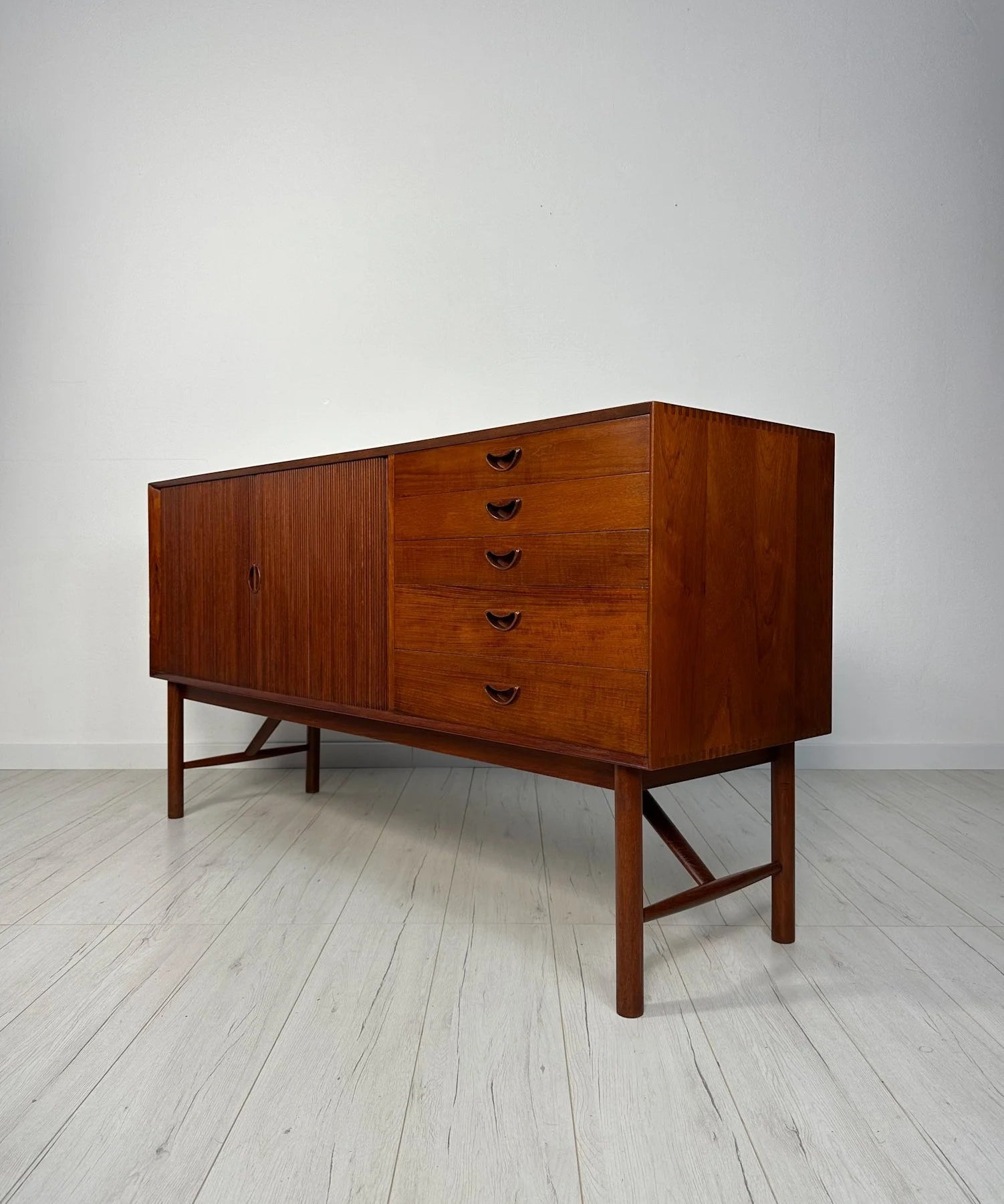 Model_309_Solid_Teak_Sideboard_by_Peter_Hvidt_&_Orla_Mølgaard-Nielsen_for_Søborg_Møbelfabrik,_Denmark,_1958
