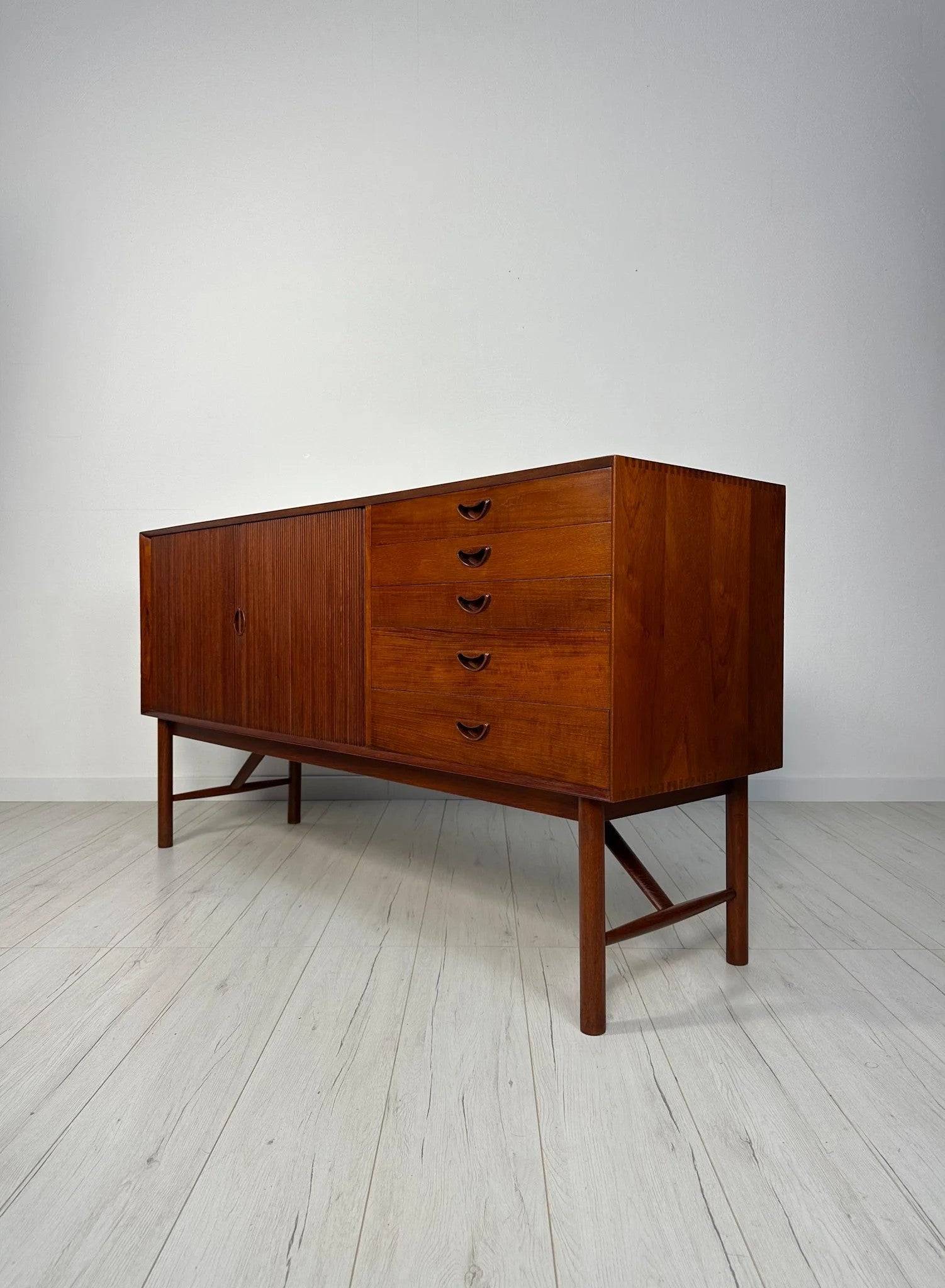 Model_309_Solid_Teak_Sideboard_by_Peter_Hvidt_&_Orla_Mølgaard-Nielsen_for_Søborg_Møbelfabrik,_Denmark,_1958