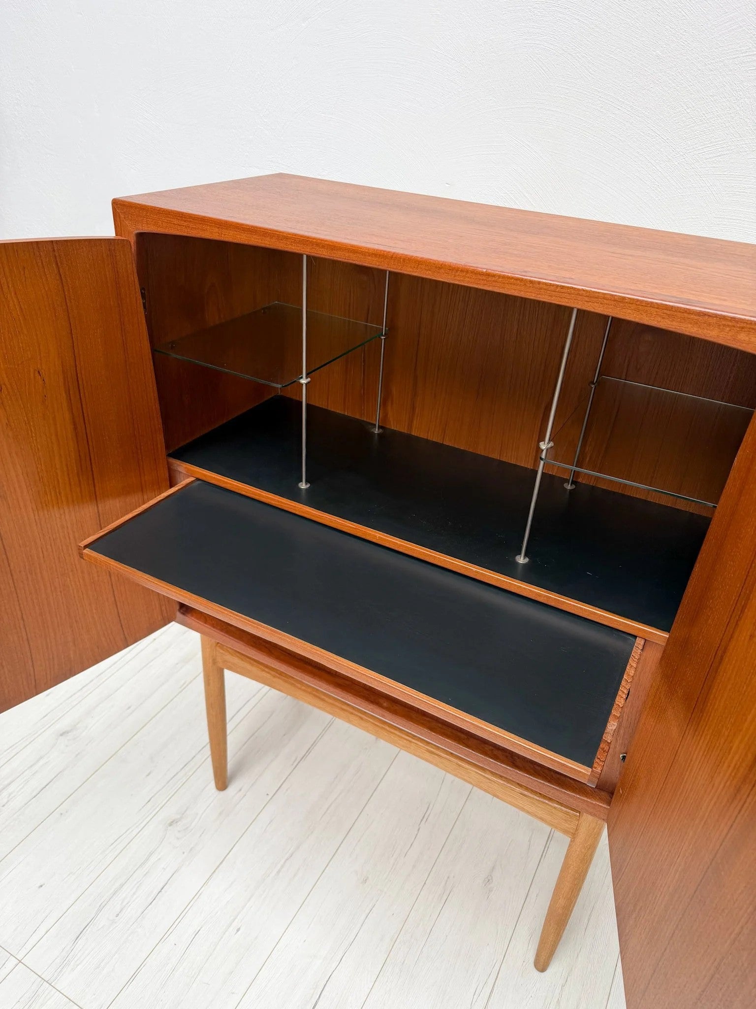 Bacchus_Teak_Bar_Cabinet_by_Torbjørn_Afdal_for_Mellemstrand_Møbelfabrik,_Norway,_1950s