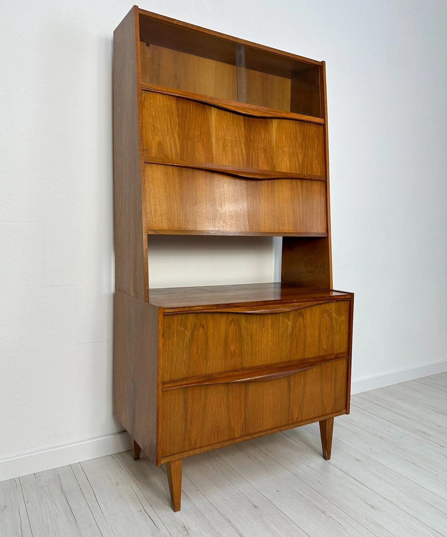 Vintage_Walnut_Cabinet_by_Franz_Ehrlich_for_VEB_Deutsche_Werkstätten_Hellerau,_German_Mid-Century_Modern,_1950s