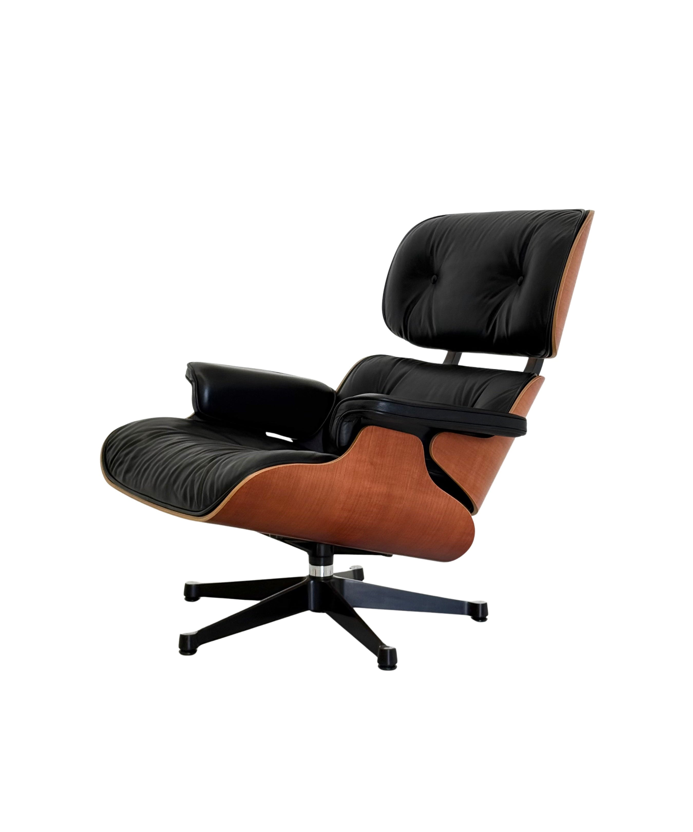 1956_Eames_Lounge_Chair_by_Charles_and_Ray_Eames_for_Vitra,_2004_Production