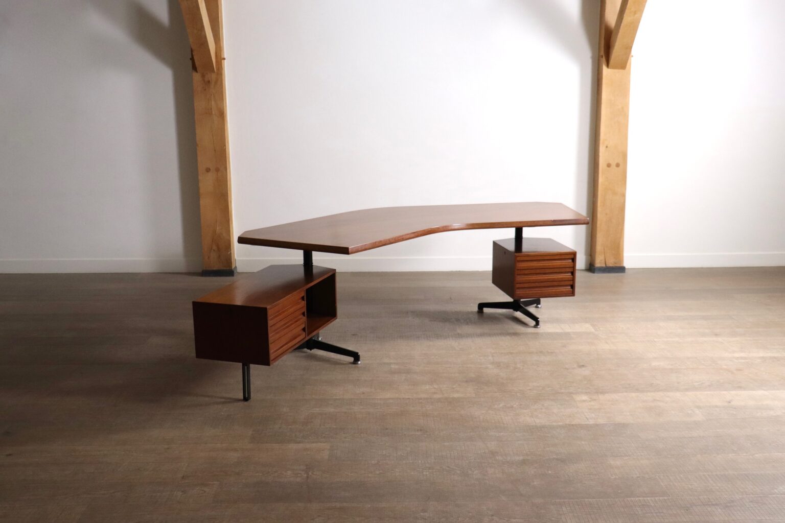 1956_T96_“Boomerang”_Executive_Desk_by_Osvaldo_Borsani_for_Tecno,_Italy
