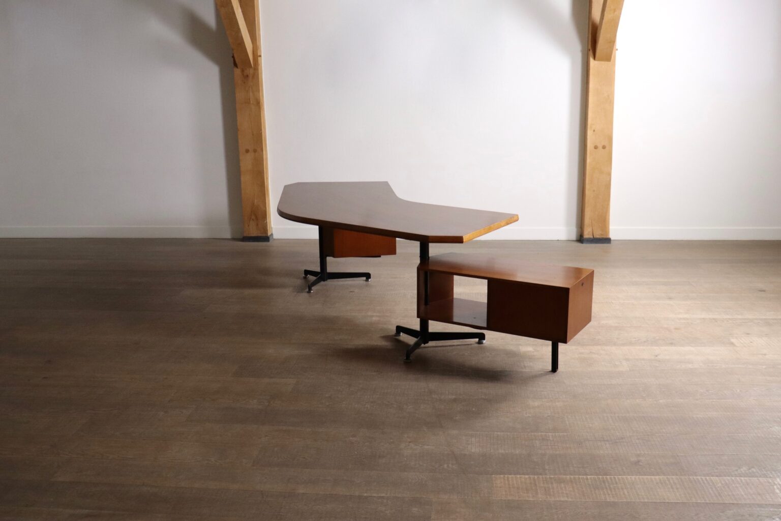 1956_T96_“Boomerang”_Executive_Desk_by_Osvaldo_Borsani_for_Tecno,_Italy