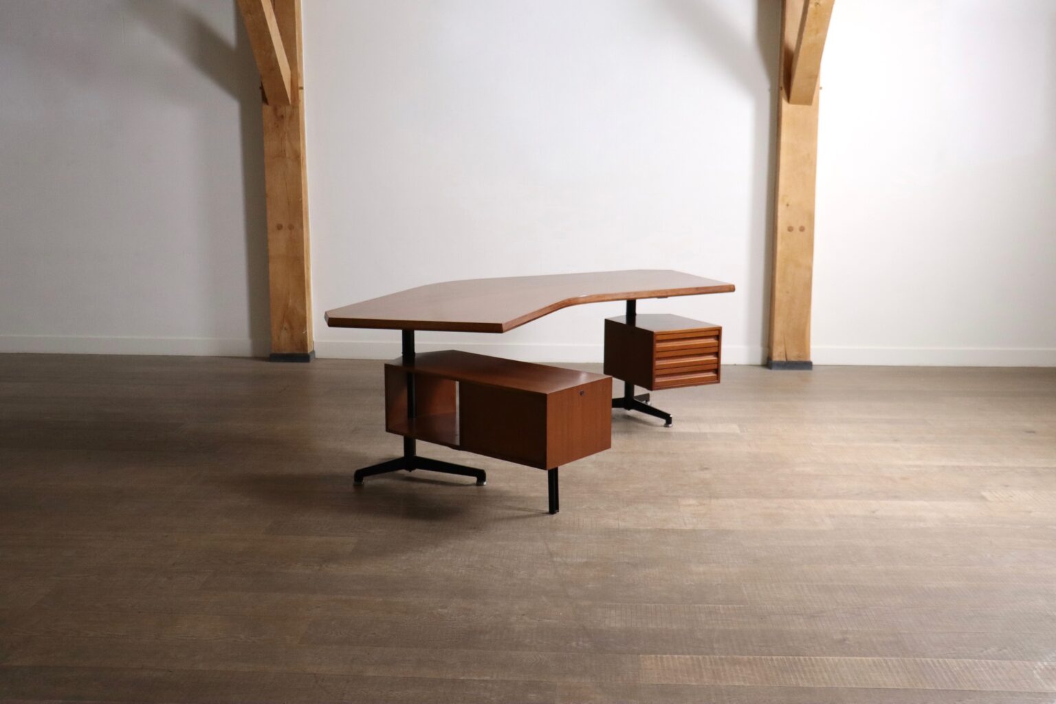 1956_T96_“Boomerang”_Executive_Desk_by_Osvaldo_Borsani_for_Tecno,_Italy