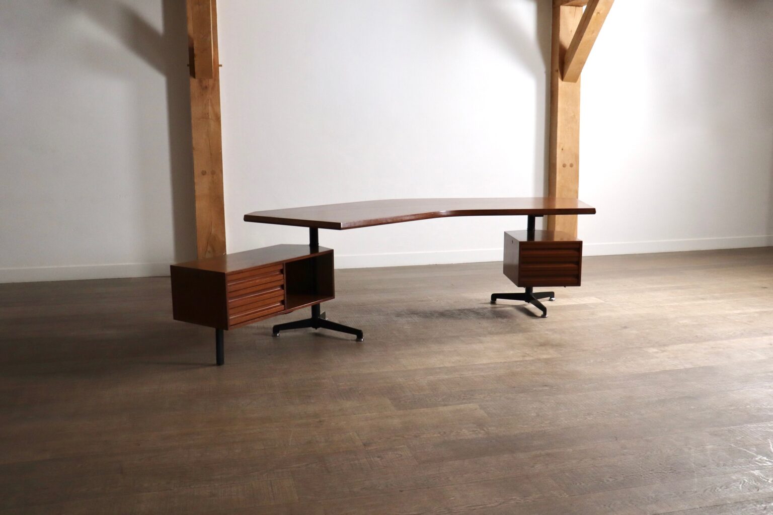 1956_T96_“Boomerang”_Executive_Desk_by_Osvaldo_Borsani_for_Tecno,_Italy