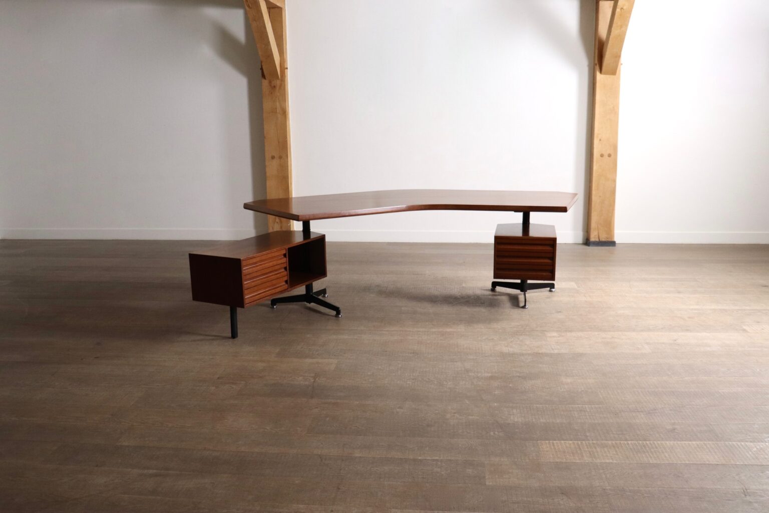 1956_T96_“Boomerang”_Executive_Desk_by_Osvaldo_Borsani_for_Tecno,_Italy