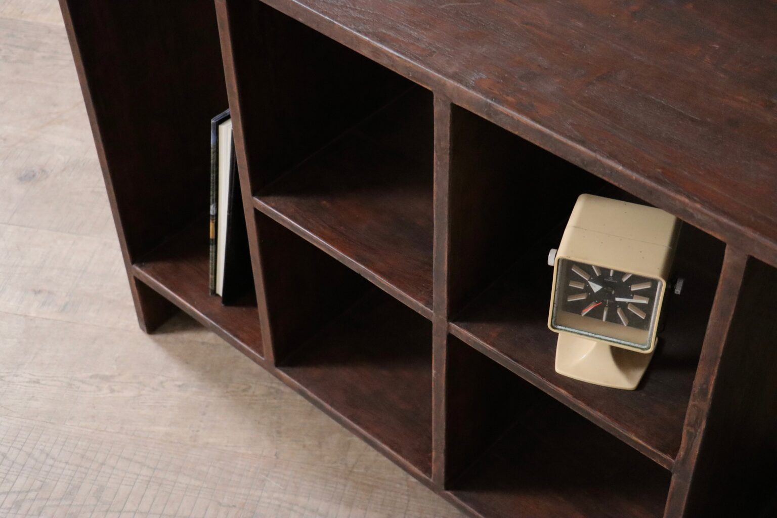 1958_Pierre_Jeanneret_PJ-R-27-A_Six-Hole_Teak_File_Rack_for_Chandigarh,_India