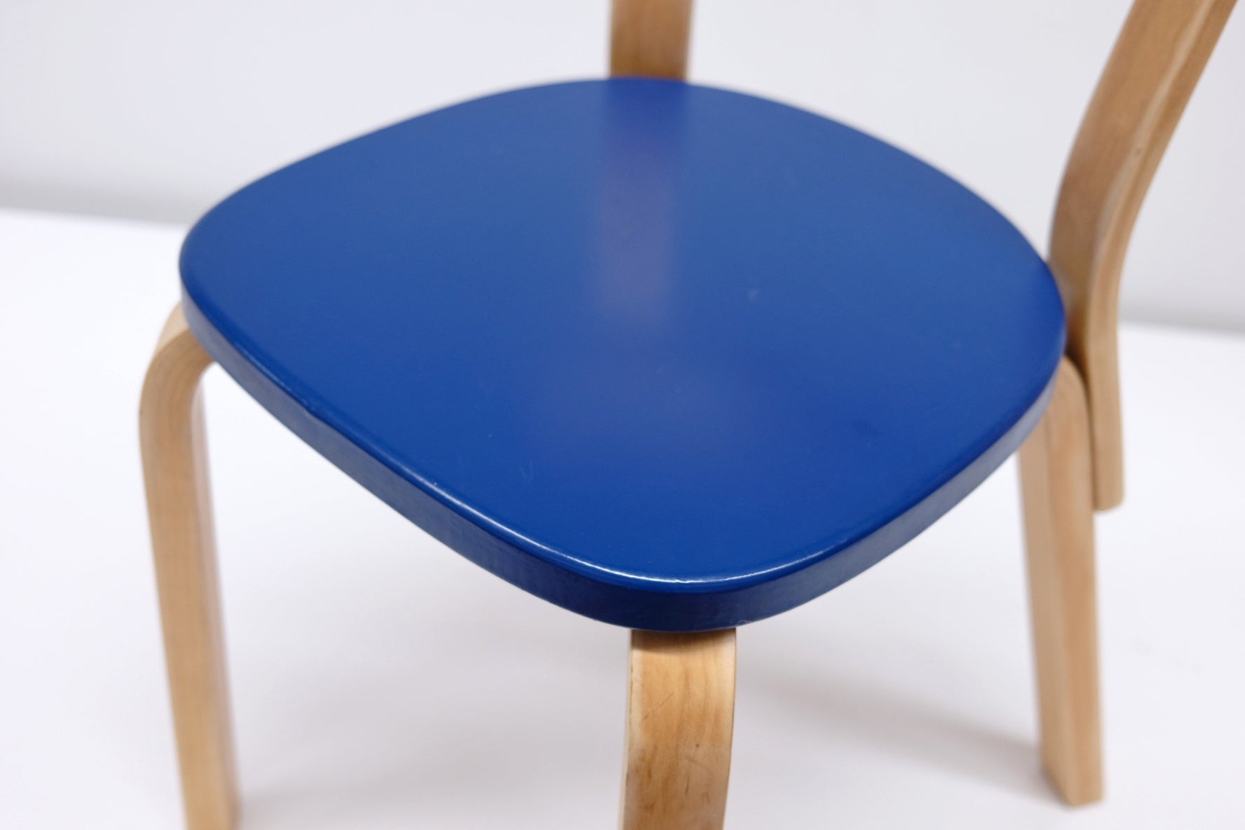 1960s_Artek_Chair_69_by_Alvaro_Aalto