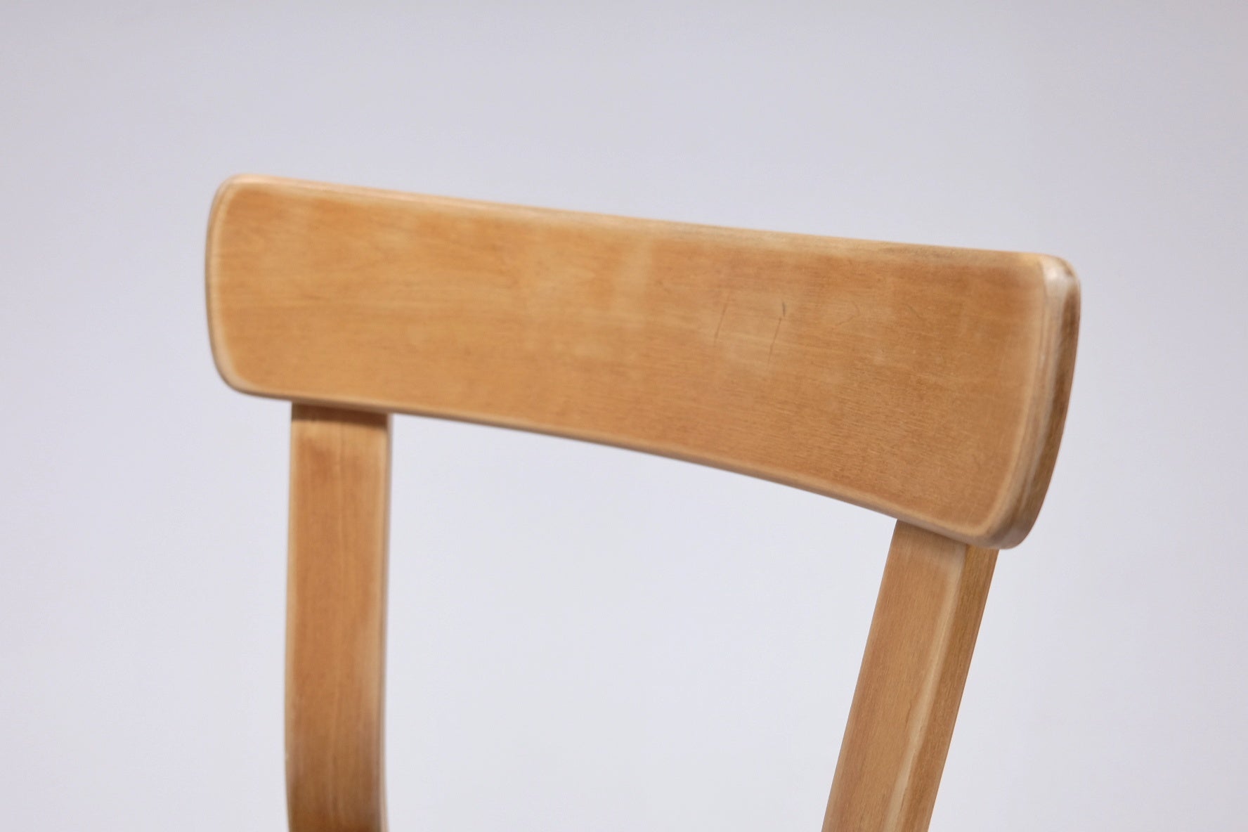 1960s_Artek_Chair_69_by_Alvaro_Aalto