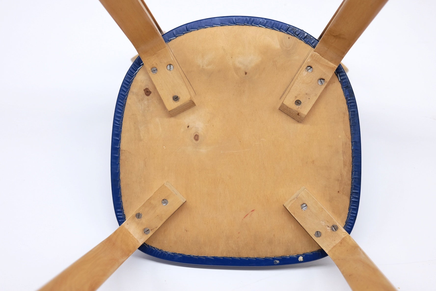 1960s_Artek_Chair_69_by_Alvaro_Aalto
