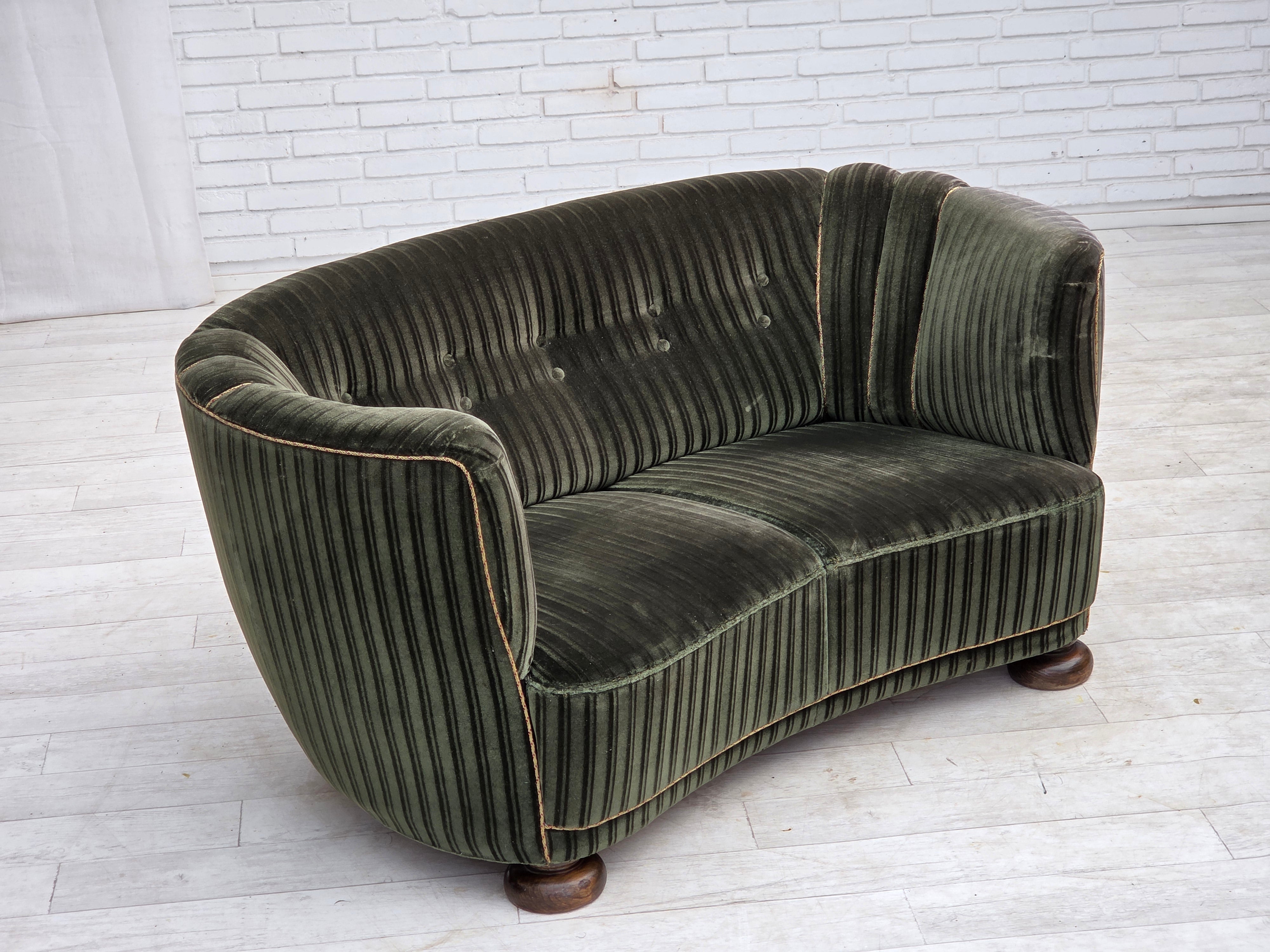 1960s_Danish_Curved_2-Seater_Sofa_in_Green_Striped_Velour_with_Oak_Legs