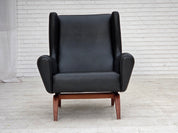 Model_110_Armchair_by_Illum_Wikkelsø_for_Søren_Willadsen,_Black_Leather_and_Teak,_Denmark,_1960s