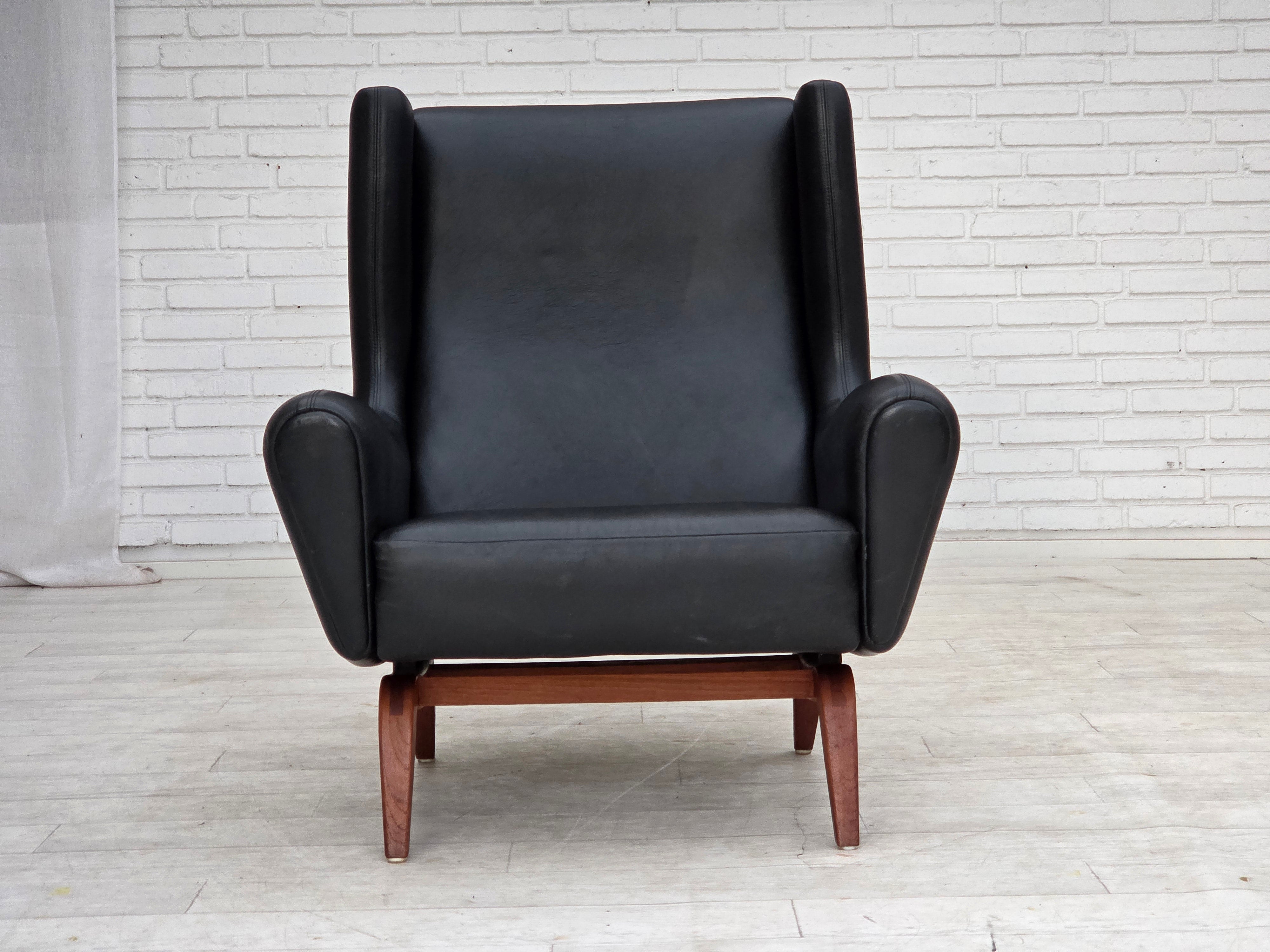 Model_110_Armchair_by_Illum_Wikkelsø_for_Søren_Willadsen,_Black_Leather_and_Teak,_Denmark,_1960s