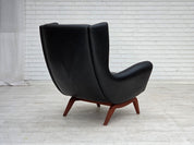 Model_110_Armchair_by_Illum_Wikkelsø_for_Søren_Willadsen,_Black_Leather_and_Teak,_Denmark,_1960s