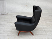 Model_110_Armchair_by_Illum_Wikkelsø_for_Søren_Willadsen,_Black_Leather_and_Teak,_Denmark,_1960s