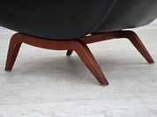 Model_110_Armchair_by_Illum_Wikkelsø_for_Søren_Willadsen,_Black_Leather_and_Teak,_Denmark,_1960s